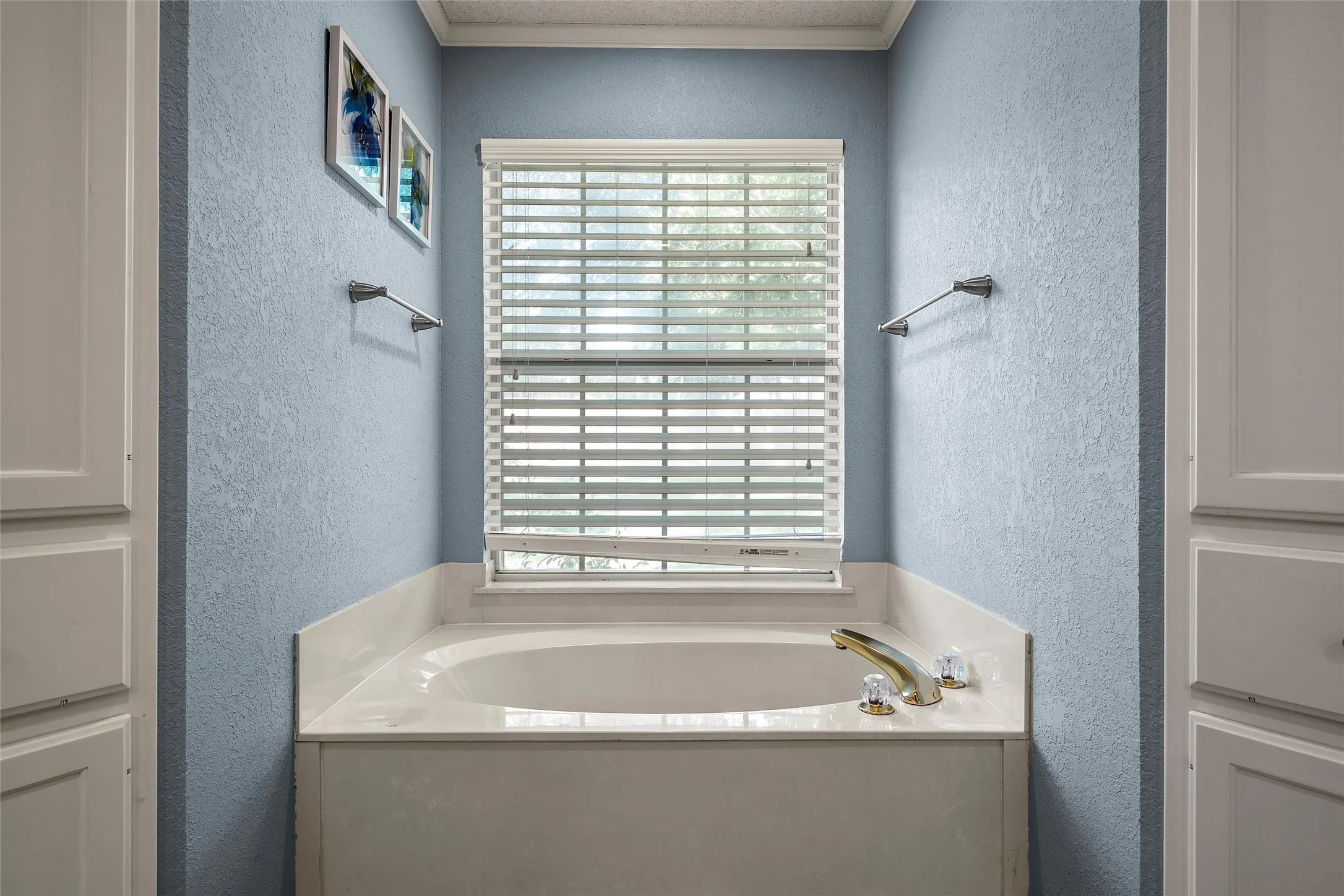 Single Family Residence For Sale in Mc Lennan County , 1119 Western Ridge Drive, Waco, Texas 76712, 3 Bedroom, 3 Bathroom, 2 Garage spaces, 2,397 Sqft, built in 1992, mls#21365042, Real Estate Agent in Waco, Homes For Sale in Mc Lennan county, Homes For Sale in Waco, Realtor in Waco Texas, Real Estate Brokerage Independent Realty Texas, Luminita Cordes Realtor