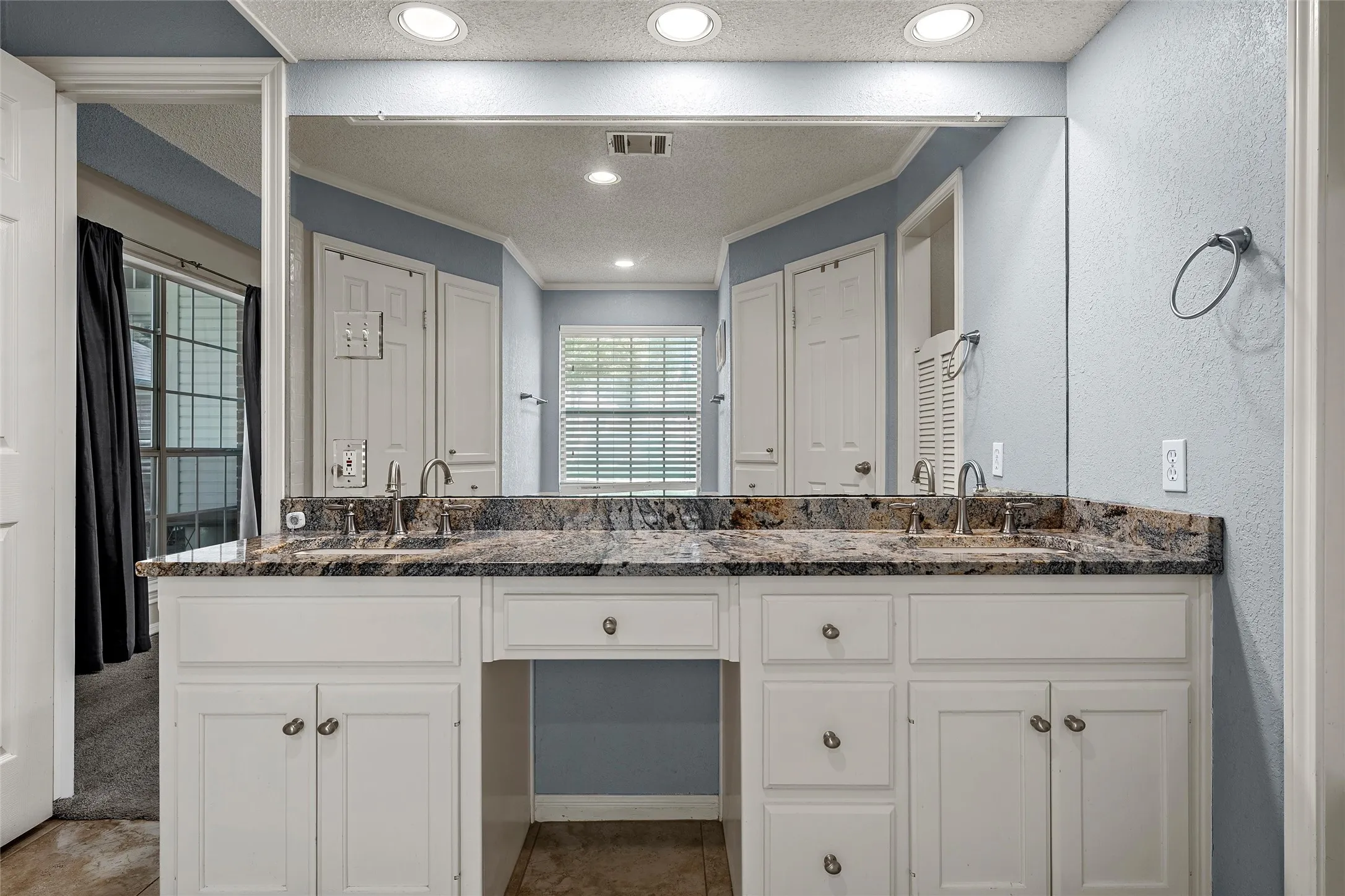 Single Family Residence For Sale in Mc Lennan County , 1119 Western Ridge Drive, Waco, Texas 76712, 3 Bedroom, 3 Bathroom, 2 Garage spaces, 2,397 Sqft, built in 1992, mls#21365042, Real Estate Agent in Waco, Homes For Sale in Mc Lennan county, Homes For Sale in Waco, Realtor in Waco Texas, Real Estate Brokerage Independent Realty Texas, Luminita Cordes Realtor