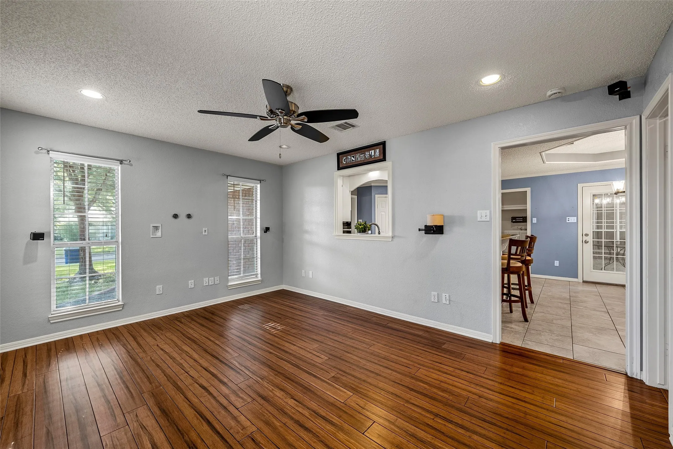 Single Family Residence For Sale in Mc Lennan County , 1119 Western Ridge Drive, Waco, Texas 76712, 3 Bedroom, 3 Bathroom, 2 Garage spaces, 2,397 Sqft, built in 1992, mls#21365042, Real Estate Agent in Waco, Homes For Sale in Mc Lennan county, Homes For Sale in Waco, Realtor in Waco Texas, Real Estate Brokerage Independent Realty Texas, Luminita Cordes Realtor