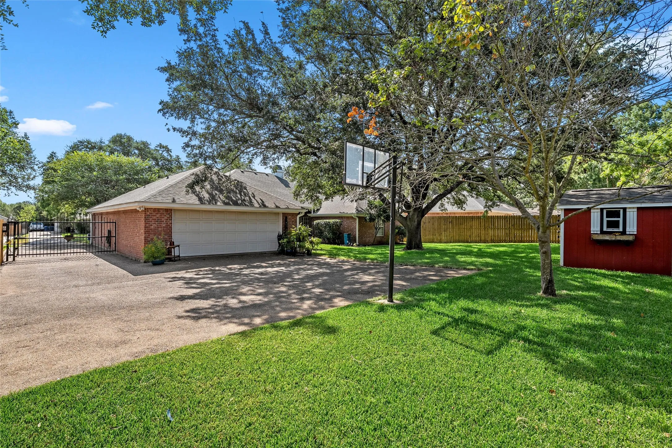 Single Family Residence For Sale in Mc Lennan County , 1119 Western Ridge Drive, Waco, Texas 76712, 3 Bedroom, 3 Bathroom, 2 Garage spaces, 2,397 Sqft, built in 1992, mls#21365042, Real Estate Agent in Waco, Homes For Sale in Mc Lennan county, Homes For Sale in Waco, Realtor in Waco Texas, Real Estate Brokerage Independent Realty Texas, Luminita Cordes Realtor