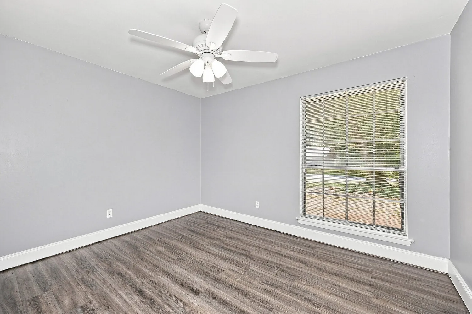 Single Family Residence For Rent in Tarrant County , 3204 Denbury Drive, Fort Worth, Texas 76133, 3 Bedroom, 2 Bathroom, 2 Garage spaces, 1,668 Sqft, built in 1975, mls#21365600, Real Estate Agent in Fort Worth, Homes For Rent in Tarrant county, Homes For Rent in Fort Worth, Realtor in Fort Worth Texas, Real Estate Brokerage Independent Realty Texas, Luminita Cordes Realtor
