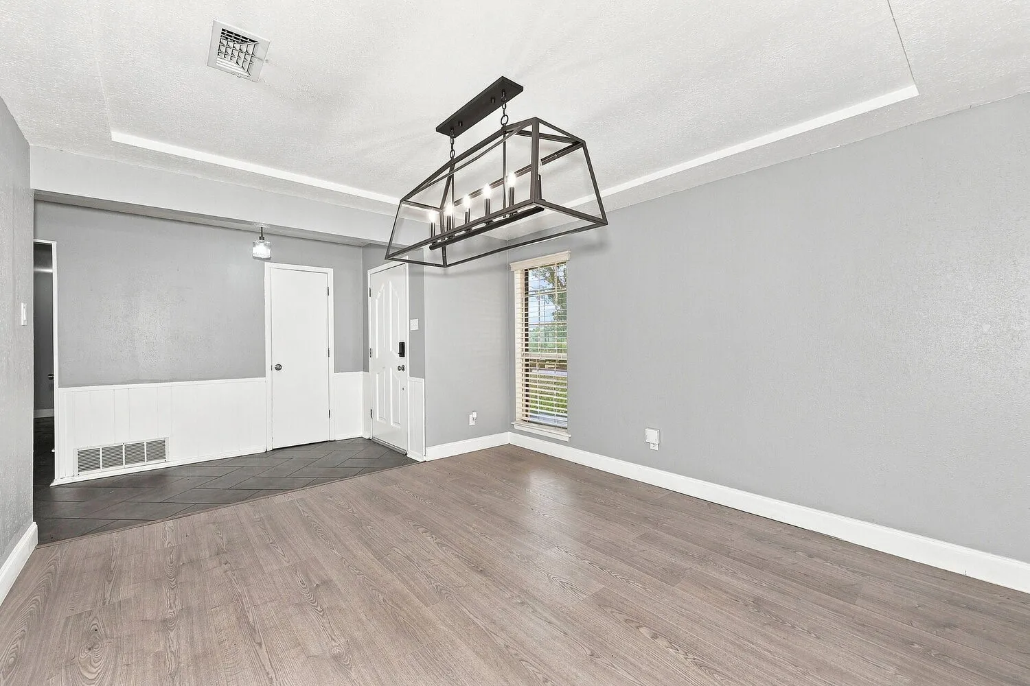Single Family Residence For Rent in Tarrant County , 3204 Denbury Drive, Fort Worth, Texas 76133, 3 Bedroom, 2 Bathroom, 2 Garage spaces, 1,668 Sqft, built in 1975, mls#21365600, Real Estate Agent in Fort Worth, Homes For Rent in Tarrant county, Homes For Rent in Fort Worth, Realtor in Fort Worth Texas, Real Estate Brokerage Independent Realty Texas, Luminita Cordes Realtor