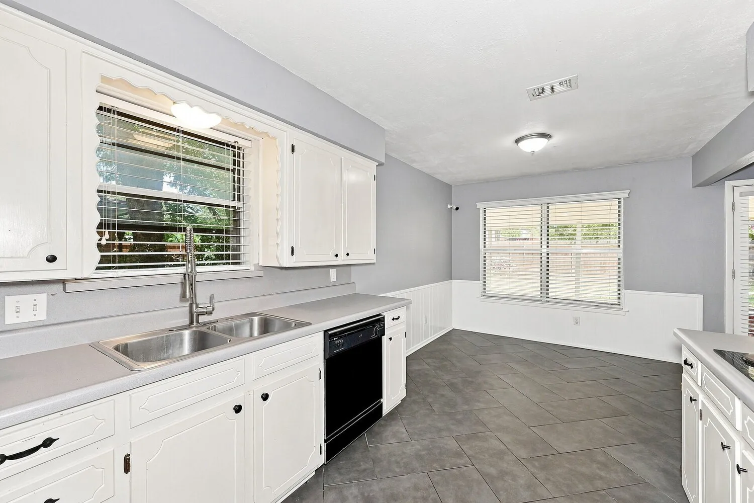 Single Family Residence For Rent in Tarrant County , 3204 Denbury Drive, Fort Worth, Texas 76133, 3 Bedroom, 2 Bathroom, 2 Garage spaces, 1,668 Sqft, built in 1975, mls#21365600, Real Estate Agent in Fort Worth, Homes For Rent in Tarrant county, Homes For Rent in Fort Worth, Realtor in Fort Worth Texas, Real Estate Brokerage Independent Realty Texas, Luminita Cordes Realtor