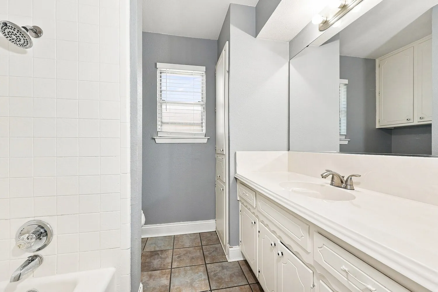 Single Family Residence For Rent in Tarrant County , 3204 Denbury Drive, Fort Worth, Texas 76133, 3 Bedroom, 2 Bathroom, 2 Garage spaces, 1,668 Sqft, built in 1975, mls#21365600, Real Estate Agent in Fort Worth, Homes For Rent in Tarrant county, Homes For Rent in Fort Worth, Realtor in Fort Worth Texas, Real Estate Brokerage Independent Realty Texas, Luminita Cordes Realtor