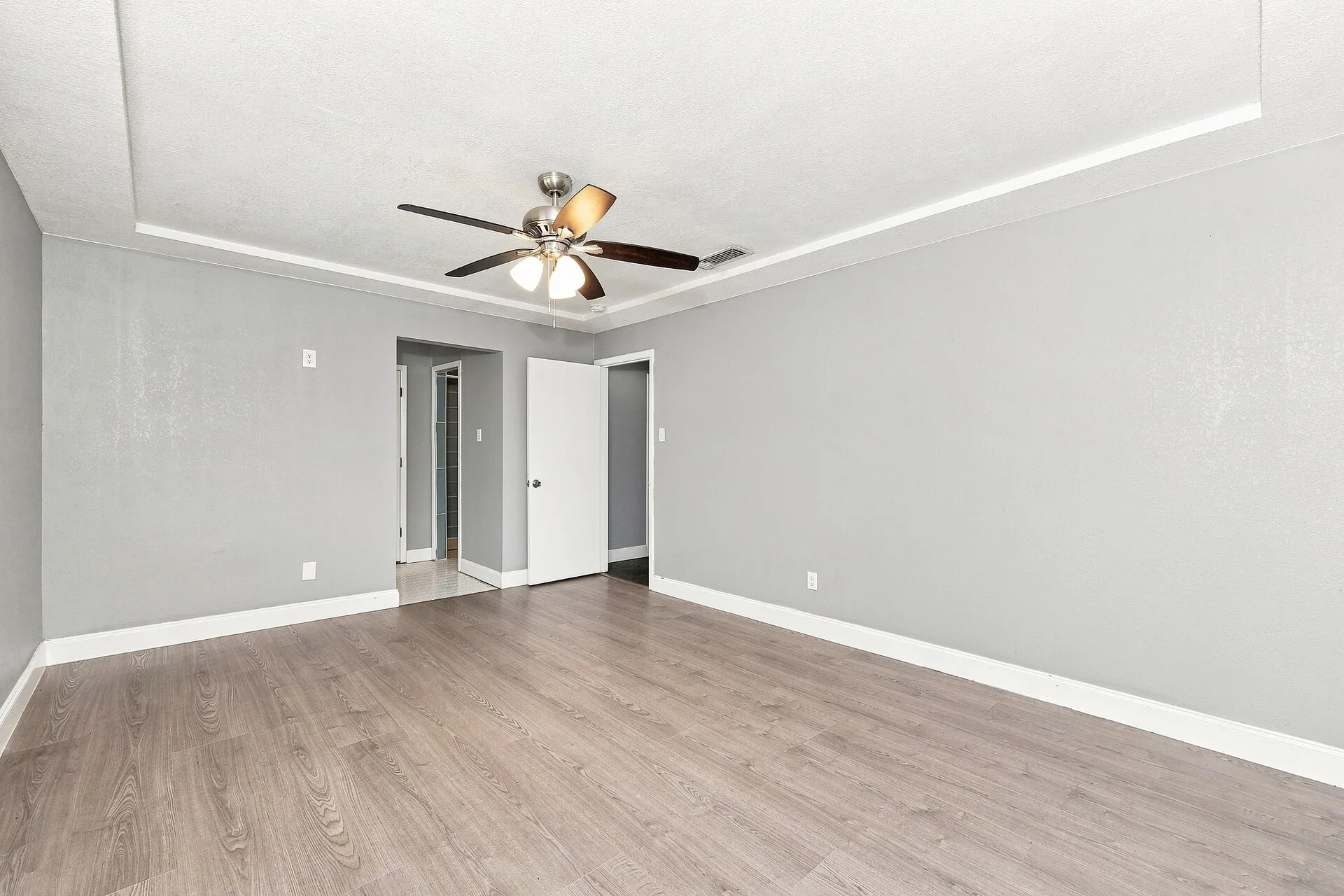 Single Family Residence For Rent in Tarrant County , 3204 Denbury Drive, Fort Worth, Texas 76133, 3 Bedroom, 2 Bathroom, 2 Garage spaces, 1,668 Sqft, built in 1975, mls#21365600, Real Estate Agent in Fort Worth, Homes For Rent in Tarrant county, Homes For Rent in Fort Worth, Realtor in Fort Worth Texas, Real Estate Brokerage Independent Realty Texas, Luminita Cordes Realtor