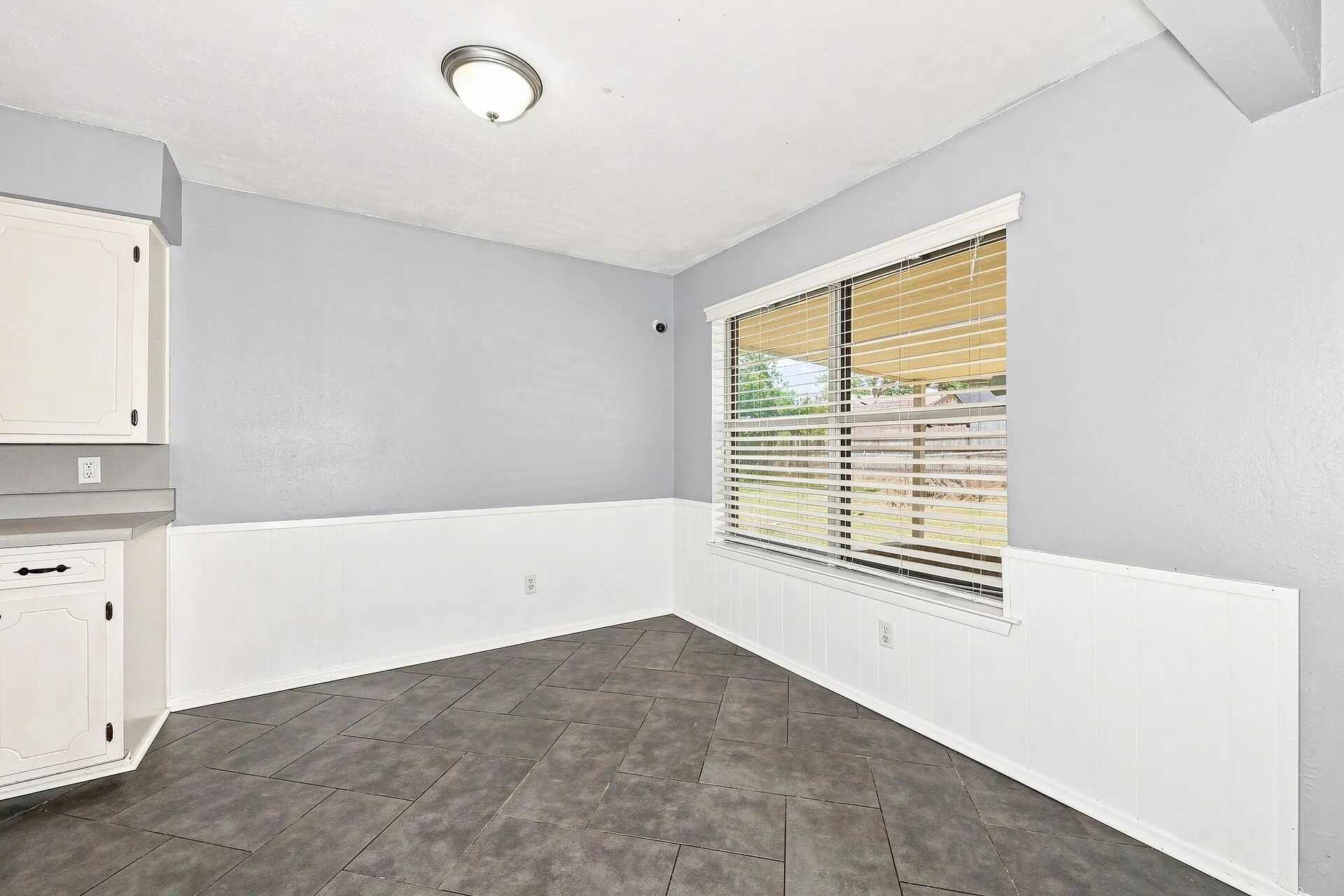 Single Family Residence For Rent in Tarrant County , 3204 Denbury Drive, Fort Worth, Texas 76133, 3 Bedroom, 2 Bathroom, 2 Garage spaces, 1,668 Sqft, built in 1975, mls#21365600, Real Estate Agent in Fort Worth, Homes For Rent in Tarrant county, Homes For Rent in Fort Worth, Realtor in Fort Worth Texas, Real Estate Brokerage Independent Realty Texas, Luminita Cordes Realtor