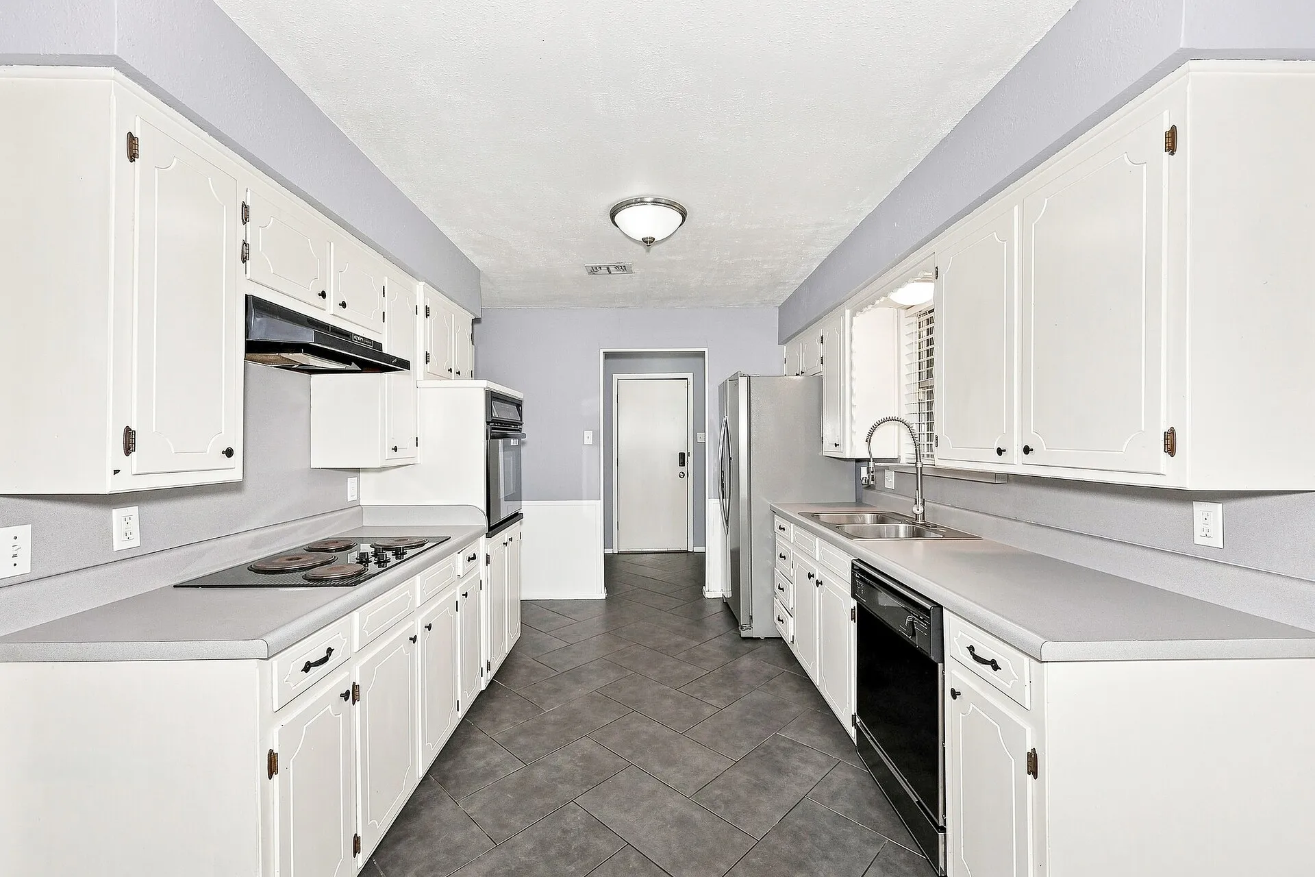 Single Family Residence For Rent in Tarrant County , 3204 Denbury Drive, Fort Worth, Texas 76133, 3 Bedroom, 2 Bathroom, 2 Garage spaces, 1,668 Sqft, built in 1975, mls#21365600, Real Estate Agent in Fort Worth, Homes For Rent in Tarrant county, Homes For Rent in Fort Worth, Realtor in Fort Worth Texas, Real Estate Brokerage Independent Realty Texas, Luminita Cordes Realtor