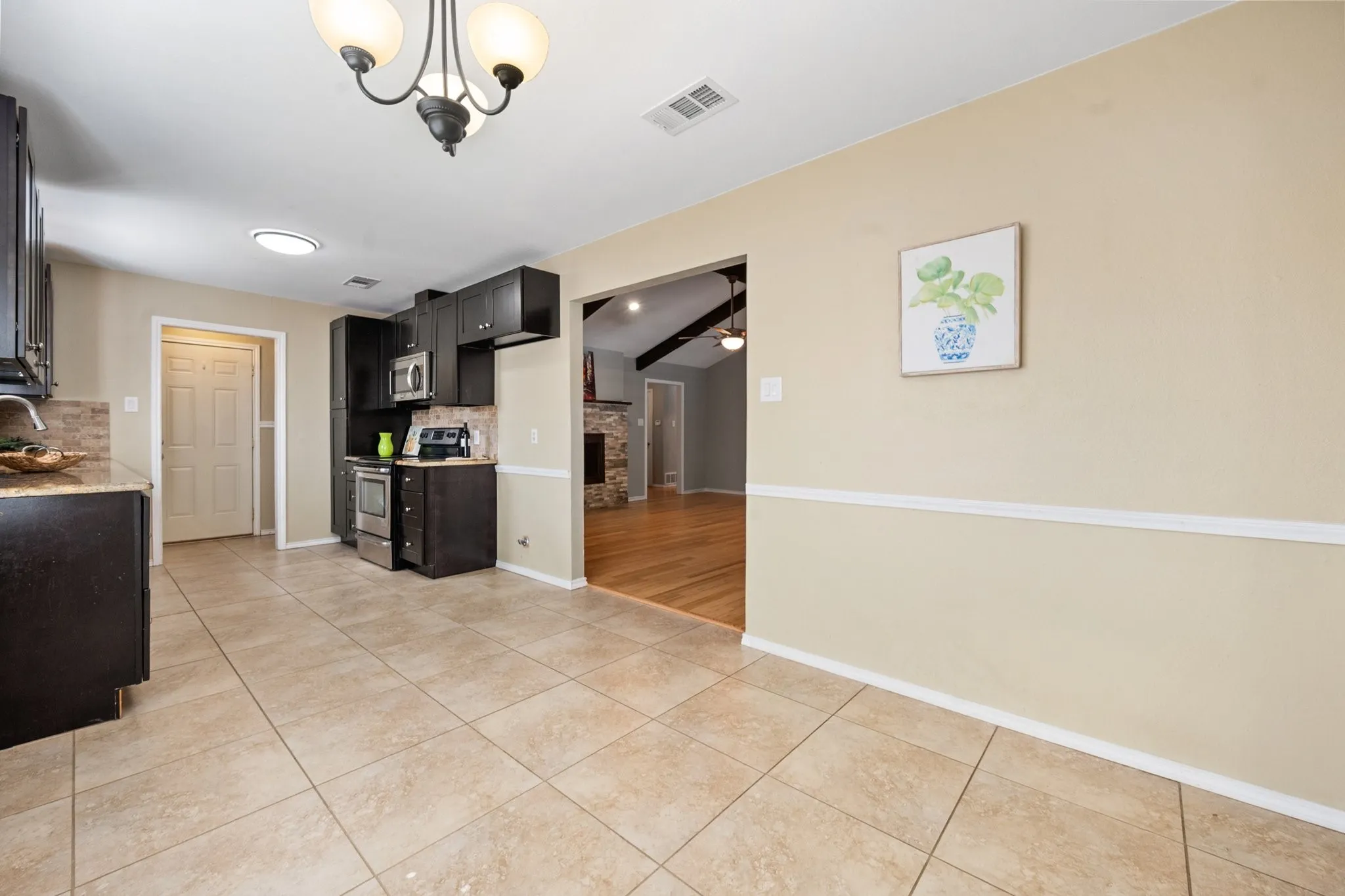 Single Family Residence For Sale in Tarrant County , 1101 De Pauw Drive, Arlington, Texas 76012, 4 Bedroom, 2 Bathroom, 2 Garage spaces, 1,879 Sqft, built in 1977, mls#21363518, Real Estate Agent in Arlington, Homes For Sale in Tarrant county, Homes For Sale in Arlington, Realtor in Arlington Texas, Real Estate Brokerage Independent Realty Texas, Luminita Cordes Realtor