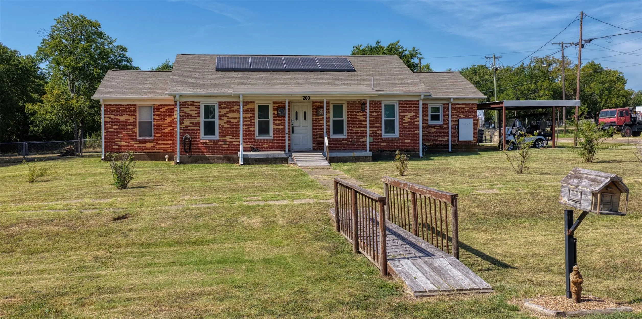 Single Family Residence For Sale in Ellis County , 200 E Crossmain, Milford, Texas 76670, 3 Bedroom, 2 Bathroom, 1 Garage spaces, 1,849 Sqft, built in 1946, mls#21365608, Real Estate Agent in Milford, Homes For Sale in Ellis county, Homes For Sale in Milford, Realtor in Milford Texas, Real Estate Brokerage Independent Realty Texas, Luminita Cordes Realtor