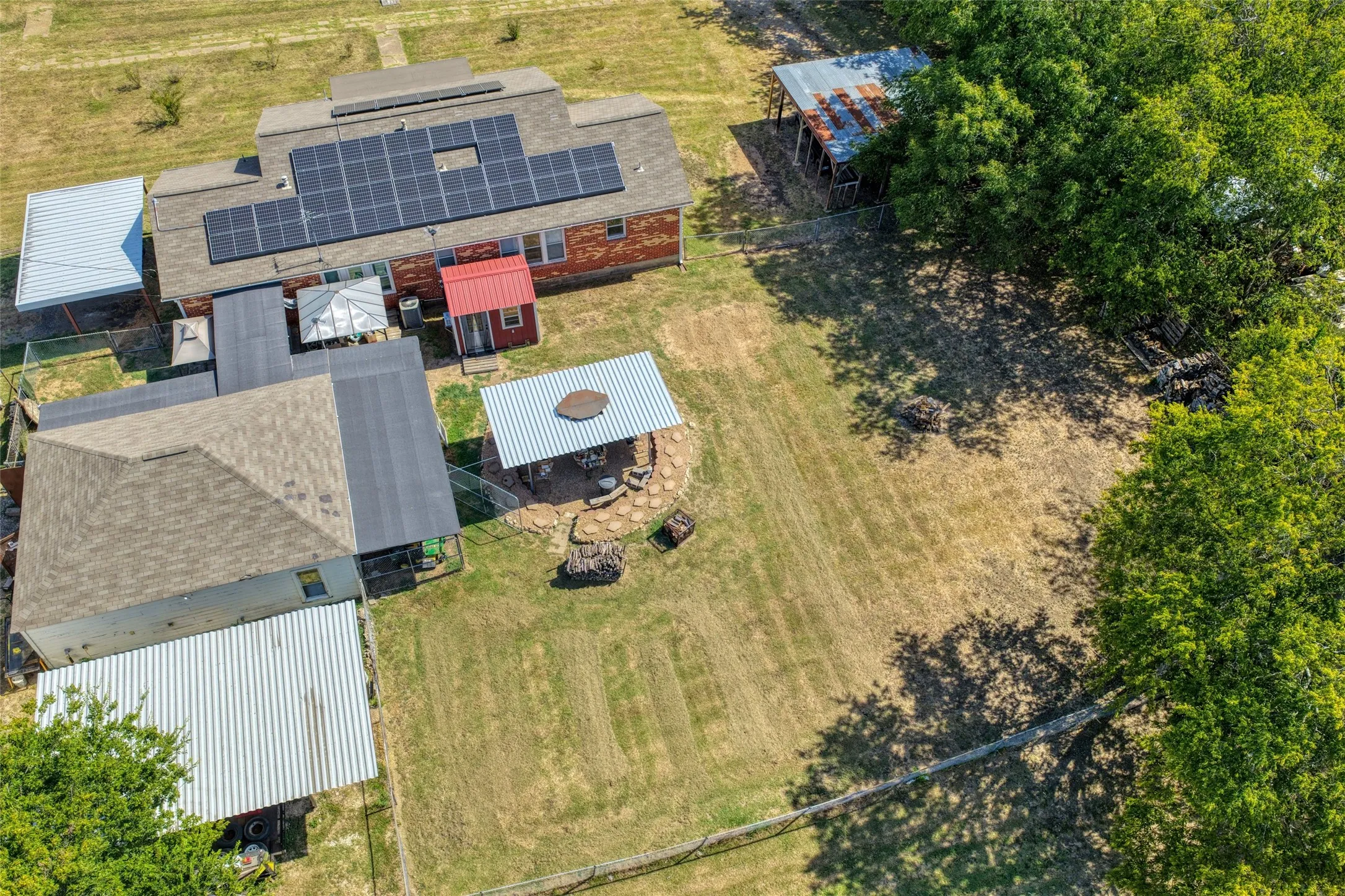 Single Family Residence For Sale in Ellis County , 200 E Crossmain, Milford, Texas 76670, 3 Bedroom, 2 Bathroom, 1 Garage spaces, 1,849 Sqft, built in 1946, mls#21365608, Real Estate Agent in Milford, Homes For Sale in Ellis county, Homes For Sale in Milford, Realtor in Milford Texas, Real Estate Brokerage Independent Realty Texas, Luminita Cordes Realtor