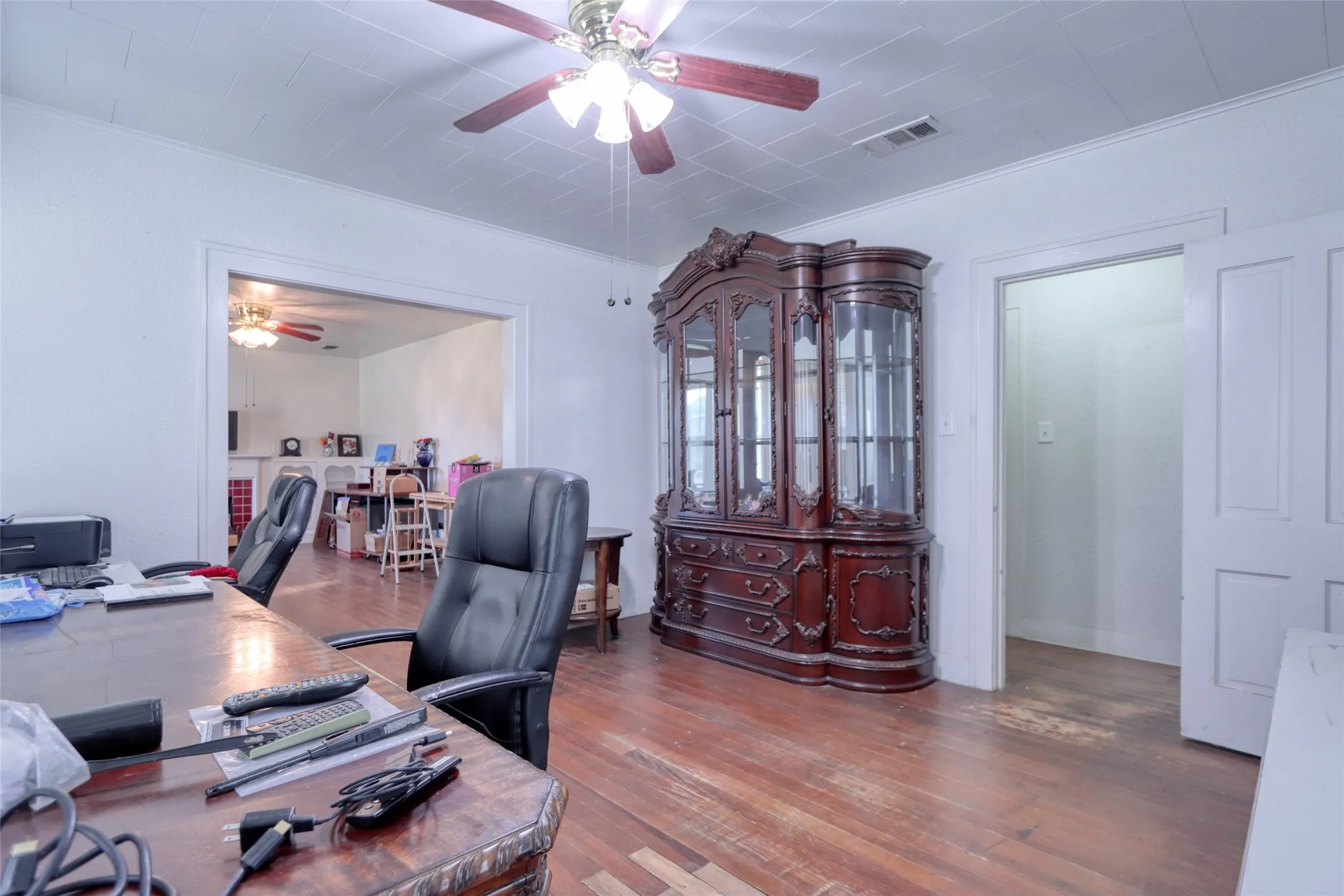 Single Family Residence For Sale in Ellis County , 200 E Crossmain, Milford, Texas 76670, 3 Bedroom, 2 Bathroom, 1 Garage spaces, 1,849 Sqft, built in 1946, mls#21365608, Real Estate Agent in Milford, Homes For Sale in Ellis county, Homes For Sale in Milford, Realtor in Milford Texas, Real Estate Brokerage Independent Realty Texas, Luminita Cordes Realtor