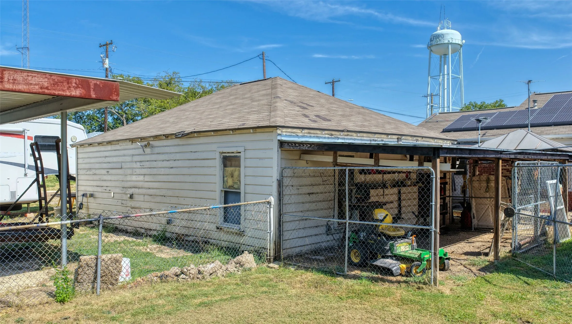 Single Family Residence For Sale in Ellis County , 200 E Crossmain, Milford, Texas 76670, 3 Bedroom, 2 Bathroom, 1 Garage spaces, 1,849 Sqft, built in 1946, mls#21365608, Real Estate Agent in Milford, Homes For Sale in Ellis county, Homes For Sale in Milford, Realtor in Milford Texas, Real Estate Brokerage Independent Realty Texas, Luminita Cordes Realtor