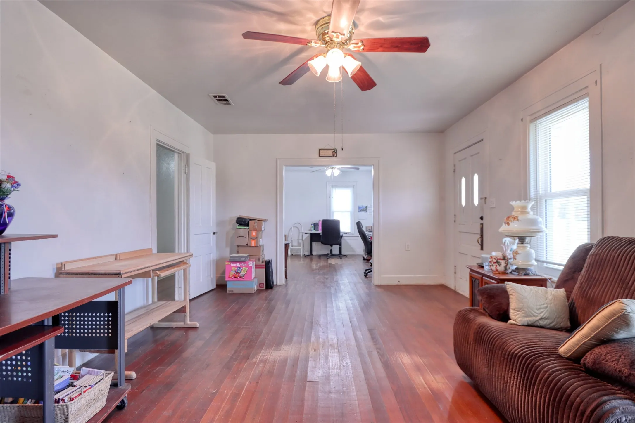 Single Family Residence For Sale in Ellis County , 200 E Crossmain, Milford, Texas 76670, 3 Bedroom, 2 Bathroom, 1 Garage spaces, 1,849 Sqft, built in 1946, mls#21365608, Real Estate Agent in Milford, Homes For Sale in Ellis county, Homes For Sale in Milford, Realtor in Milford Texas, Real Estate Brokerage Independent Realty Texas, Luminita Cordes Realtor