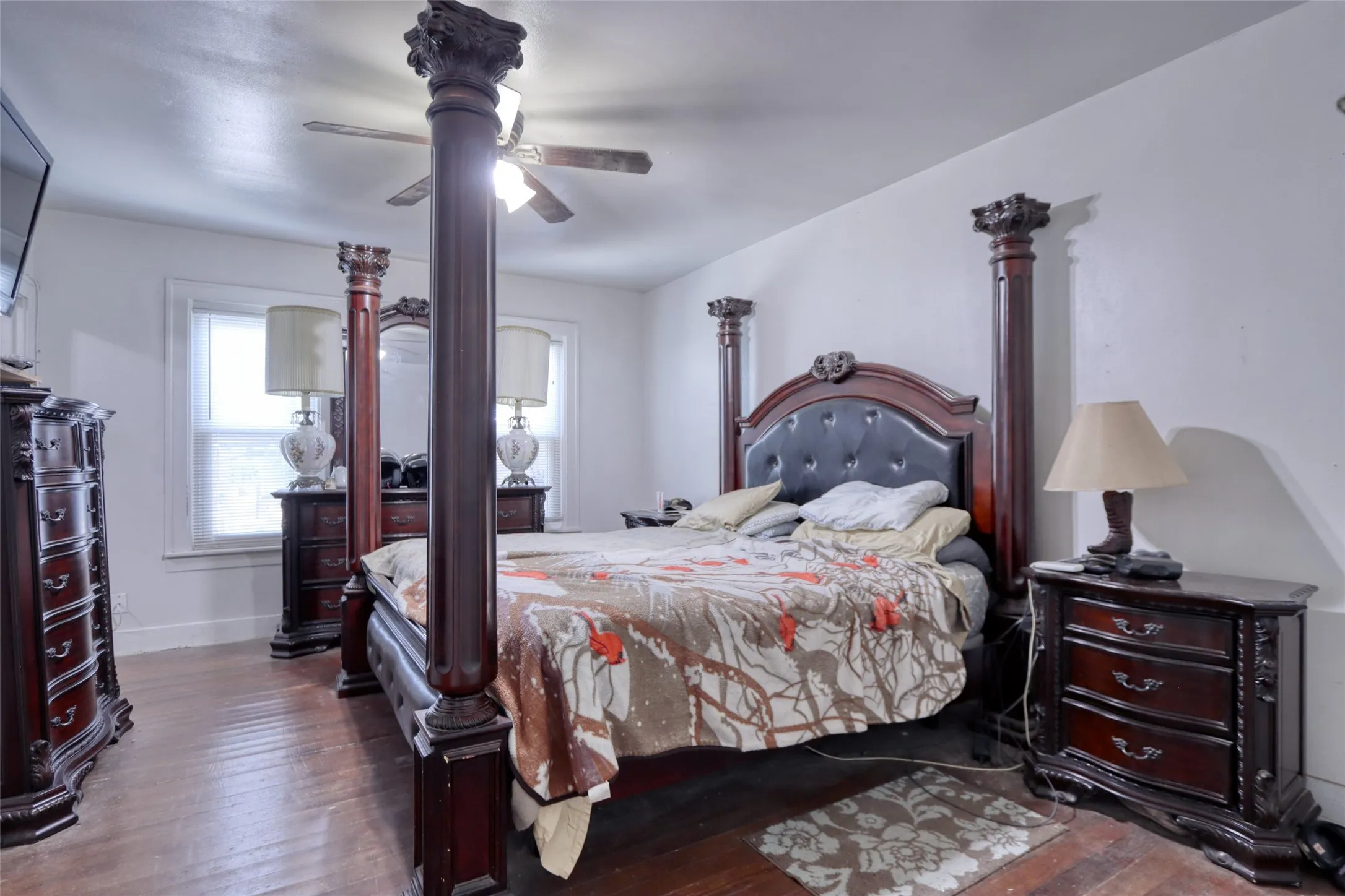 Single Family Residence For Sale in Ellis County , 200 E Crossmain, Milford, Texas 76670, 3 Bedroom, 2 Bathroom, 1 Garage spaces, 1,849 Sqft, built in 1946, mls#21365608, Real Estate Agent in Milford, Homes For Sale in Ellis county, Homes For Sale in Milford, Realtor in Milford Texas, Real Estate Brokerage Independent Realty Texas, Luminita Cordes Realtor