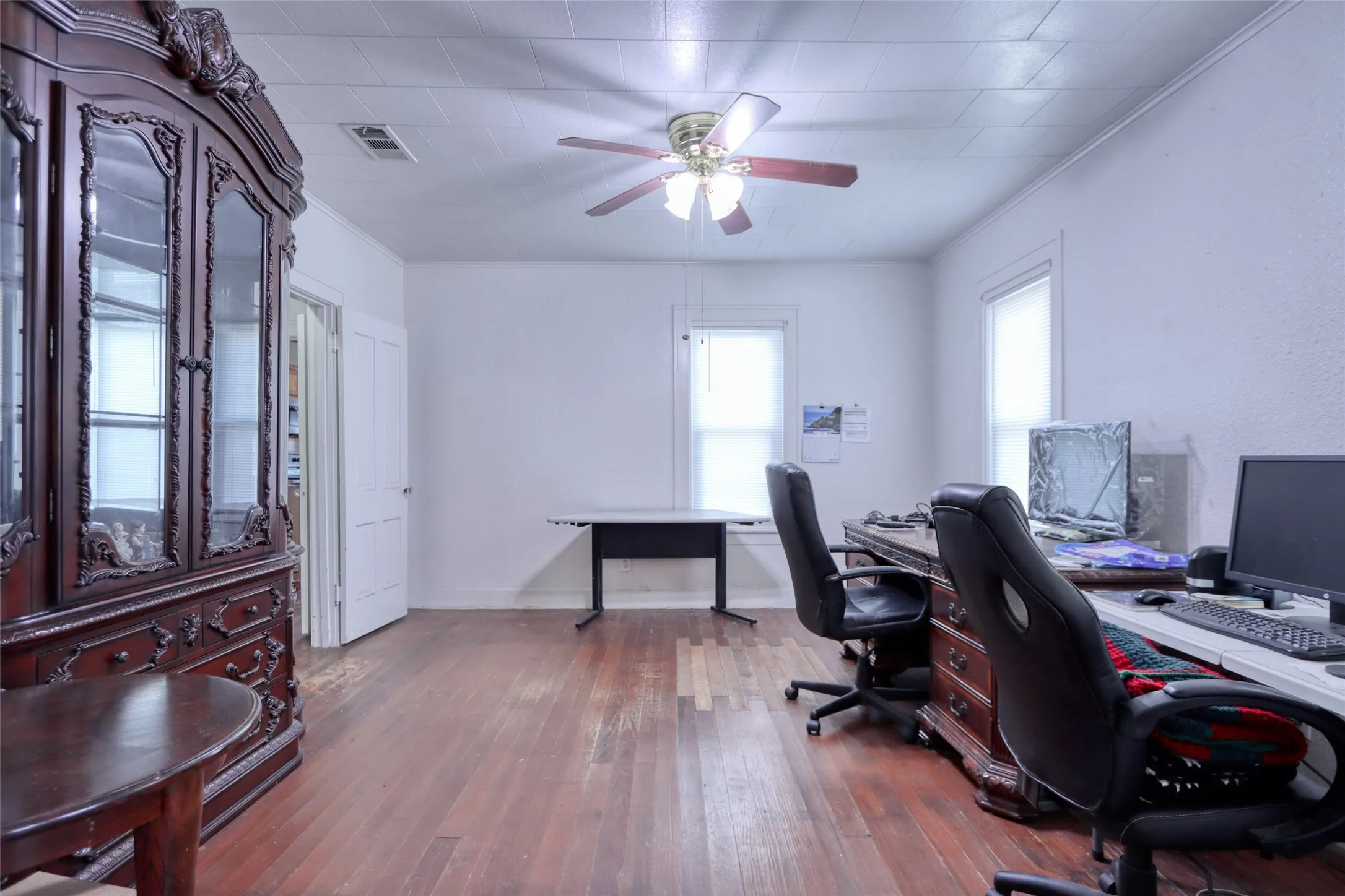 Single Family Residence For Sale in Ellis County , 200 E Crossmain, Milford, Texas 76670, 3 Bedroom, 2 Bathroom, 1 Garage spaces, 1,849 Sqft, built in 1946, mls#21365608, Real Estate Agent in Milford, Homes For Sale in Ellis county, Homes For Sale in Milford, Realtor in Milford Texas, Real Estate Brokerage Independent Realty Texas, Luminita Cordes Realtor