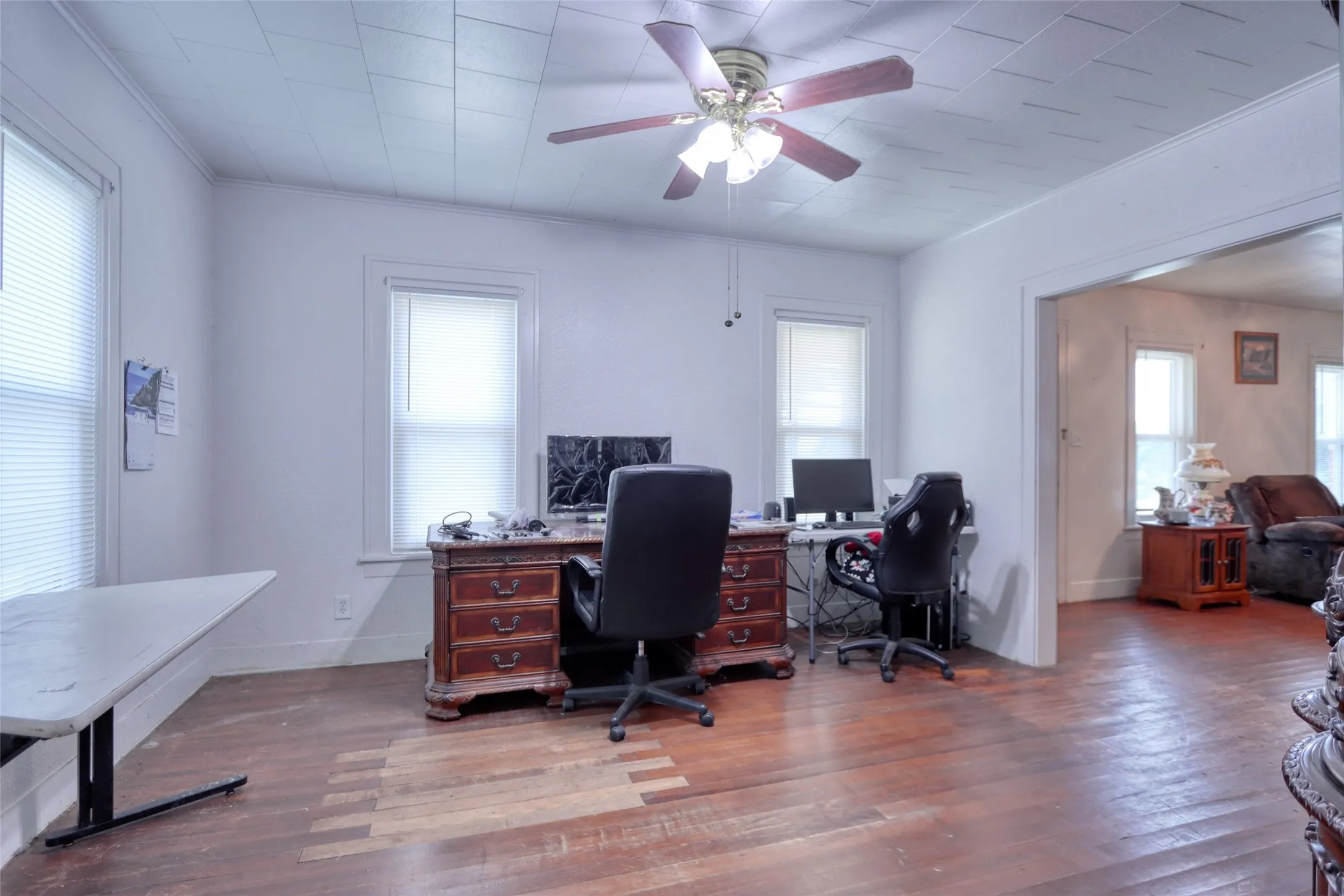 Single Family Residence For Sale in Ellis County , 200 E Crossmain, Milford, Texas 76670, 3 Bedroom, 2 Bathroom, 1 Garage spaces, 1,849 Sqft, built in 1946, mls#21365608, Real Estate Agent in Milford, Homes For Sale in Ellis county, Homes For Sale in Milford, Realtor in Milford Texas, Real Estate Brokerage Independent Realty Texas, Luminita Cordes Realtor