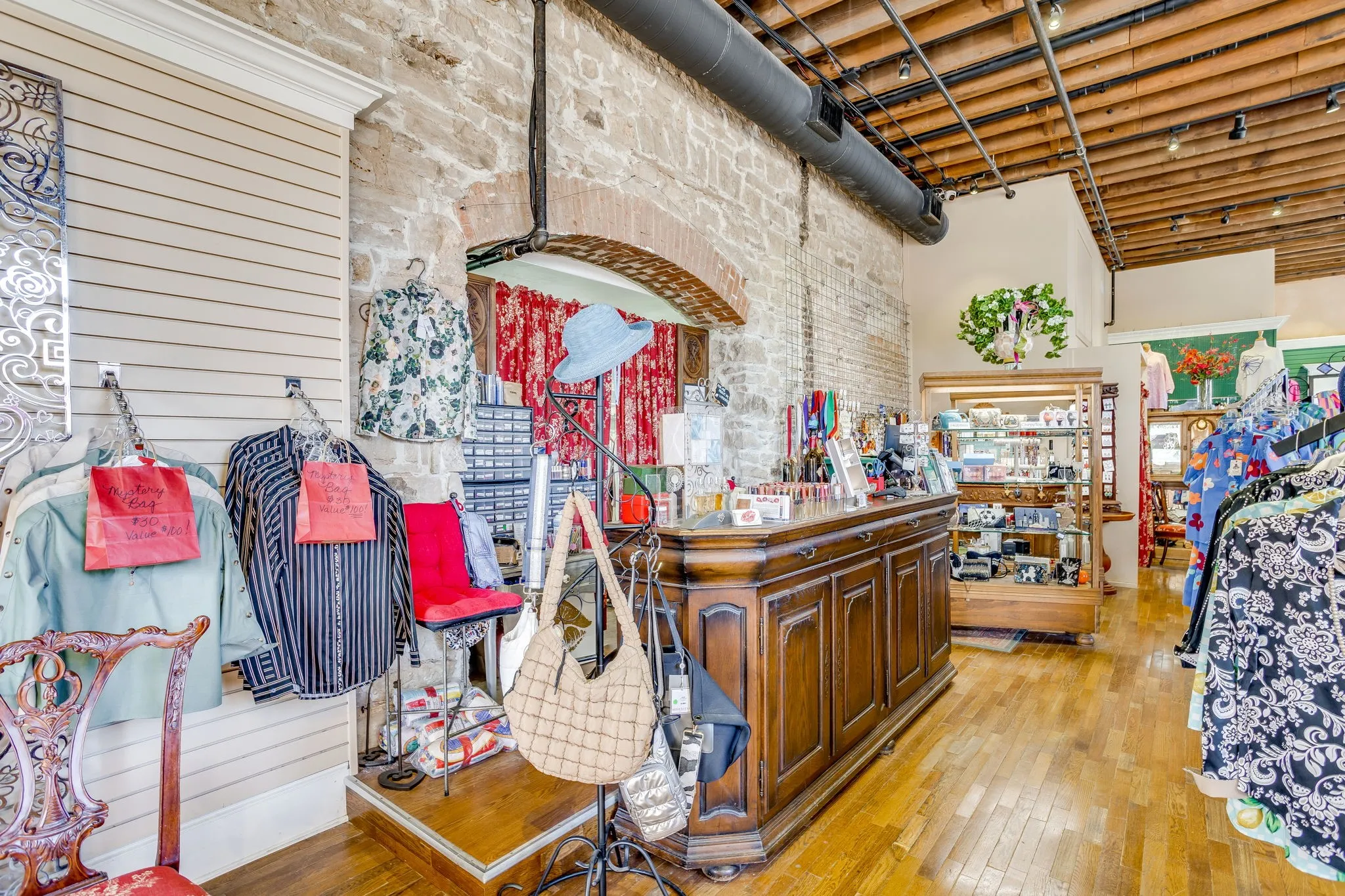 Whatever business idea you might have, this location provides maximum exposure.