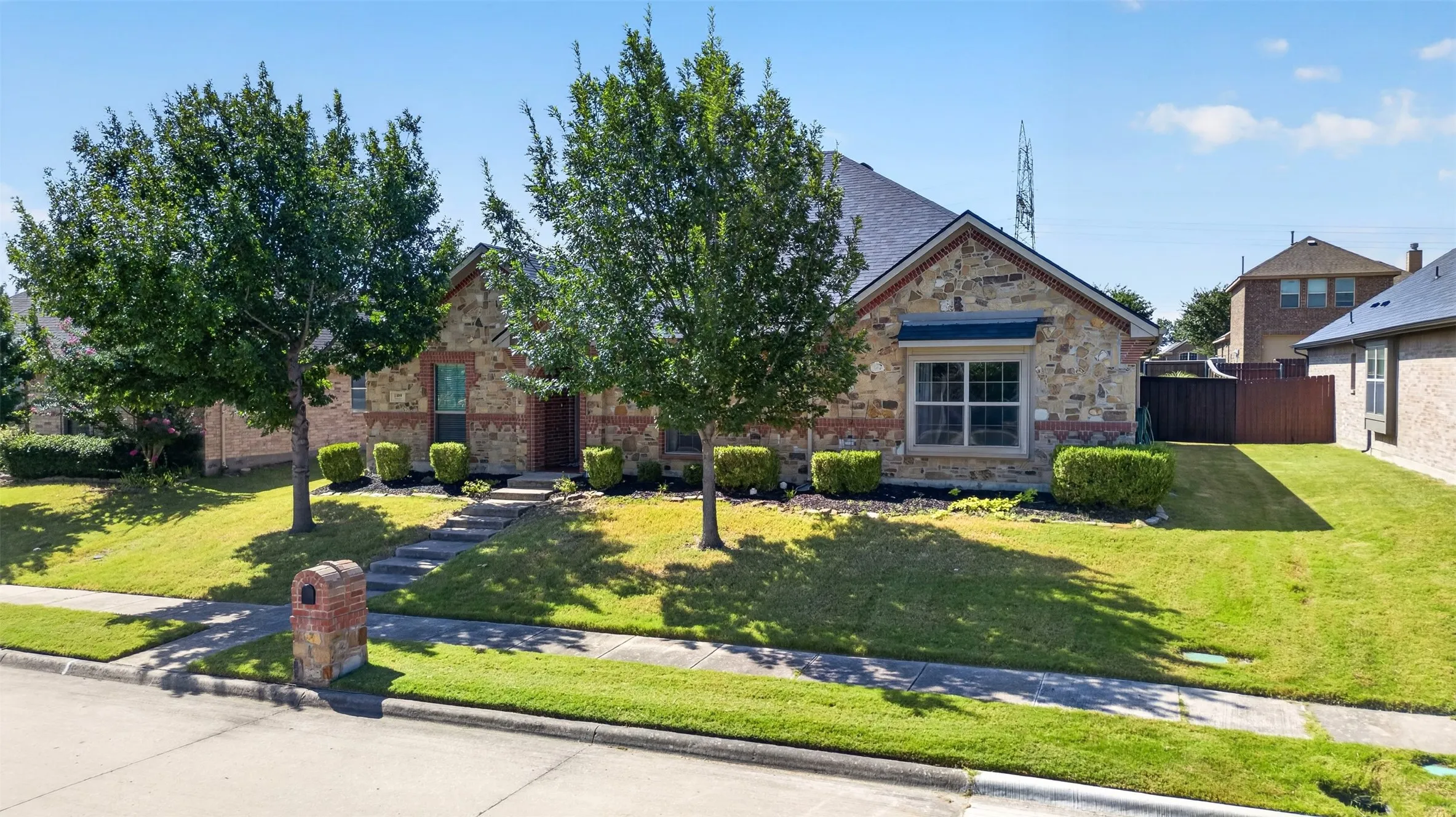 Single Family Residence For Sale in Collin County , 1109 Northwood Lane, Royse City, Texas 75189, 3 Bedroom, 3 Bathroom, 2 Garage spaces, 2,479 Sqft, built in 2013, mls#21365093, Real Estate Agent in Royse City, Homes For Sale in Collin county, Homes For Sale in Royse City, Realtor in Royse City Texas, Real Estate Brokerage Independent Realty Texas, Luminita Cordes Realtor