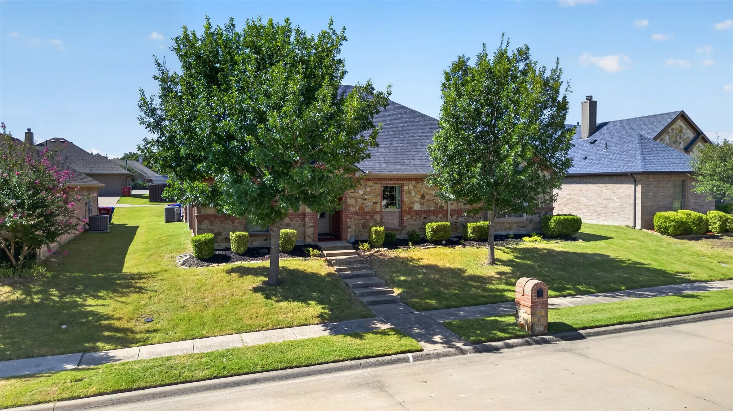 Single Family Residence For Sale in Collin County , 1109 Northwood Lane, Royse City, Texas 75189, 3 Bedroom, 3 Bathroom, 2 Garage spaces, 2,479 Sqft, built in 2013, mls#21365093, Real Estate Agent in Royse City, Homes For Sale in Collin county, Homes For Sale in Royse City, Realtor in Royse City Texas, Real Estate Brokerage Independent Realty Texas, Luminita Cordes Realtor