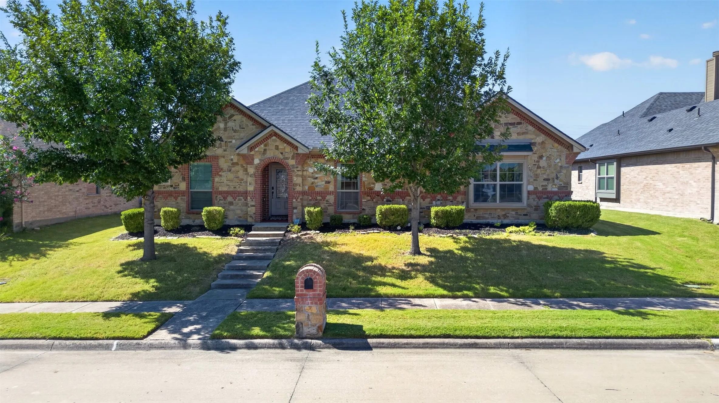 Single Family Residence For Sale in Collin County , 1109 Northwood Lane, Royse City, Texas 75189, 3 Bedroom, 3 Bathroom, 2 Garage spaces, 2,479 Sqft, built in 2013, mls#21365093, Real Estate Agent in Royse City, Homes For Sale in Collin county, Homes For Sale in Royse City, Realtor in Royse City Texas, Real Estate Brokerage Independent Realty Texas, Luminita Cordes Realtor