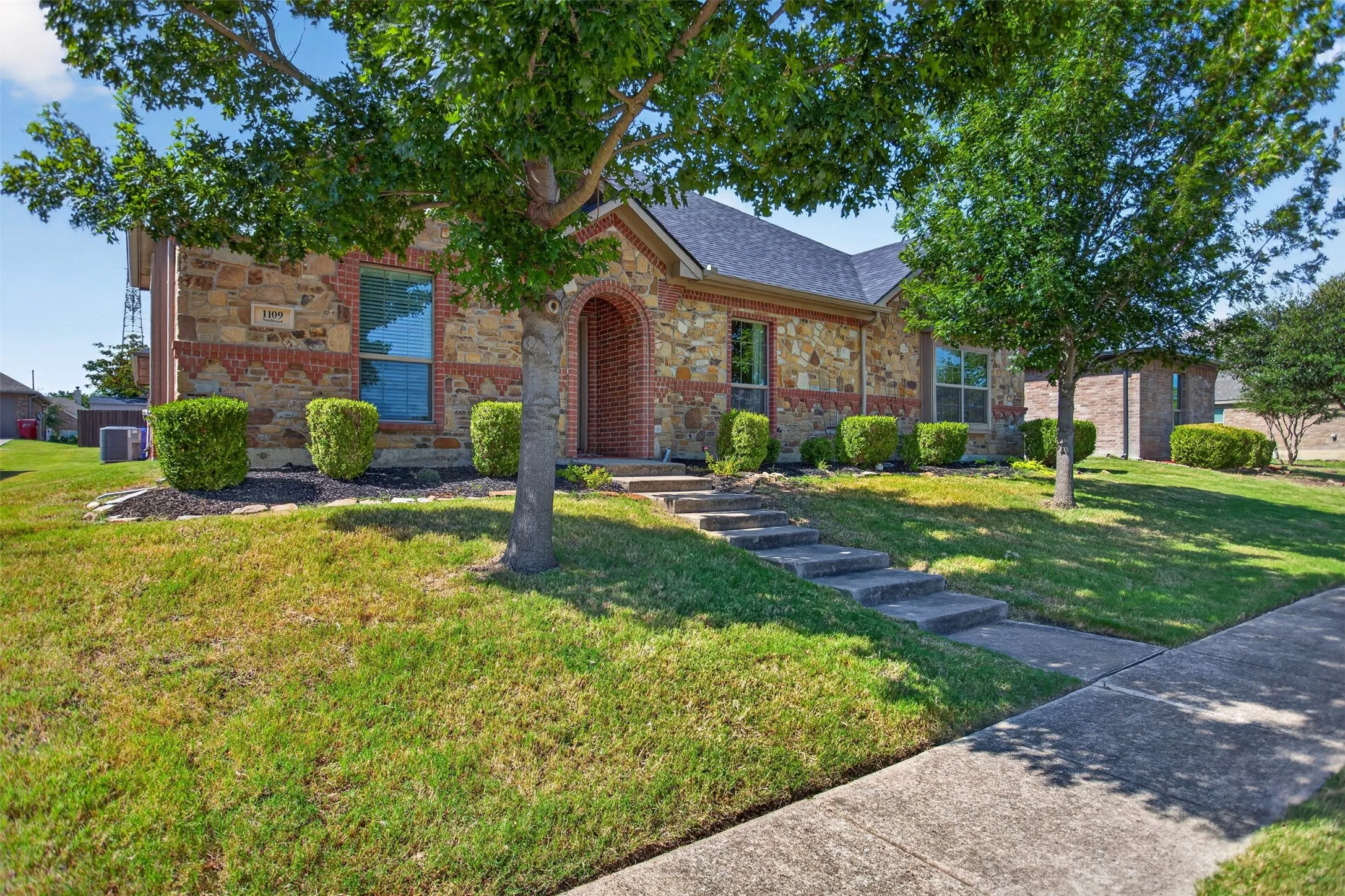 Single Family Residence For Sale in Collin County , 1109 Northwood Lane, Royse City, Texas 75189, 3 Bedroom, 3 Bathroom, 2 Garage spaces, 2,479 Sqft, built in 2013, mls#21365093, Real Estate Agent in Royse City, Homes For Sale in Collin county, Homes For Sale in Royse City, Realtor in Royse City Texas, Real Estate Brokerage Independent Realty Texas, Luminita Cordes Realtor