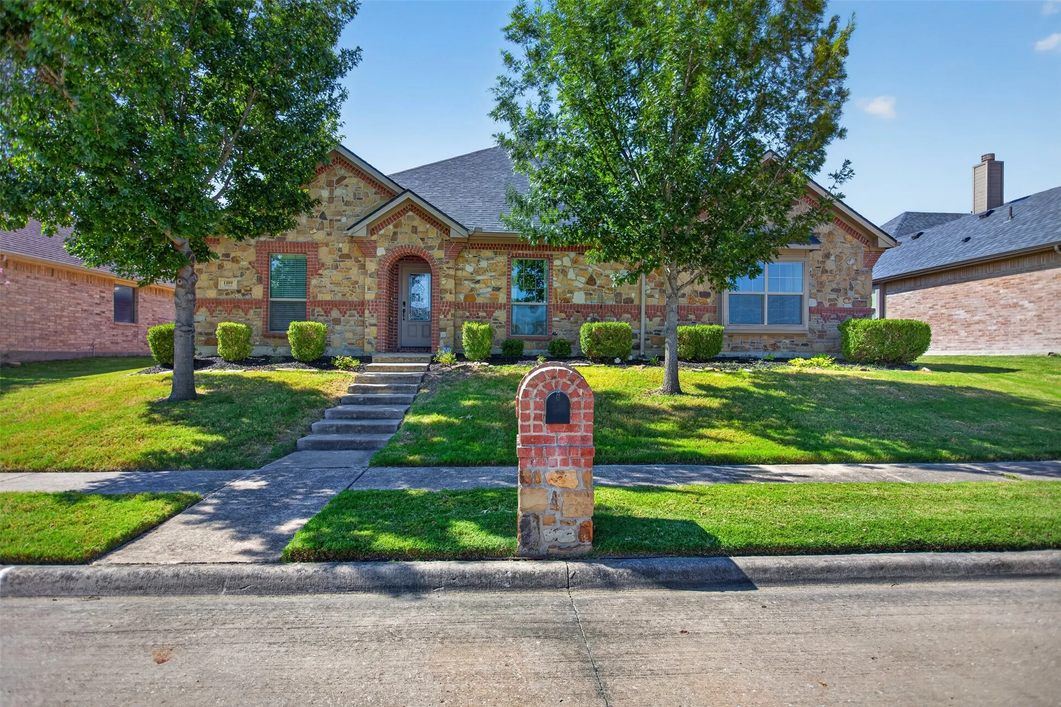 Single Family Residence For Sale in Collin County , 1109 Northwood Lane, Royse City, Texas 75189, 3 Bedroom, 3 Bathroom, 2 Garage spaces, 2,479 Sqft, built in 2013, mls#21365093, Real Estate Agent in Royse City, Homes For Sale in Collin county, Homes For Sale in Royse City, Realtor in Royse City Texas, Real Estate Brokerage Independent Realty Texas, Luminita Cordes Realtor