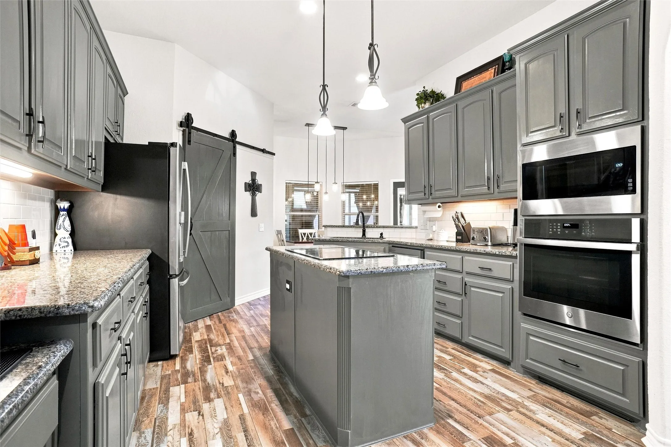 Single Family Residence For Sale in Parker County , 118 Golfers Way, Azle, Texas 76020, 3 Bedroom, 3 Bathroom, 2 Garage spaces, 2,079 Sqft, built in 1999, mls#21364645, Real Estate Agent in Azle, Homes For Sale in Parker county, Homes For Sale in Azle, Realtor in Azle Texas, Real Estate Brokerage Independent Realty Texas, Luminita Cordes Realtor