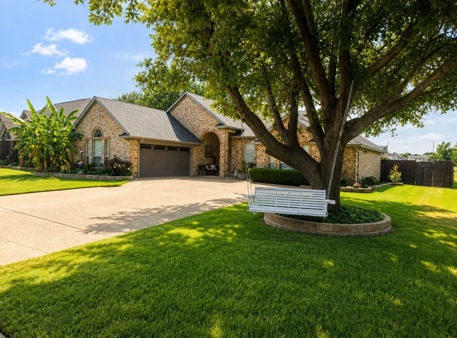 Single Family Residence For Sale in Parker County , 118 Golfers Way, Azle, Texas 76020, 3 Bedroom, 3 Bathroom, 2 Garage spaces, 2,079 Sqft, built in 1999, mls#21364645, Real Estate Agent in Azle, Homes For Sale in Parker county, Homes For Sale in Azle, Realtor in Azle Texas, Real Estate Brokerage Independent Realty Texas, Luminita Cordes Realtor