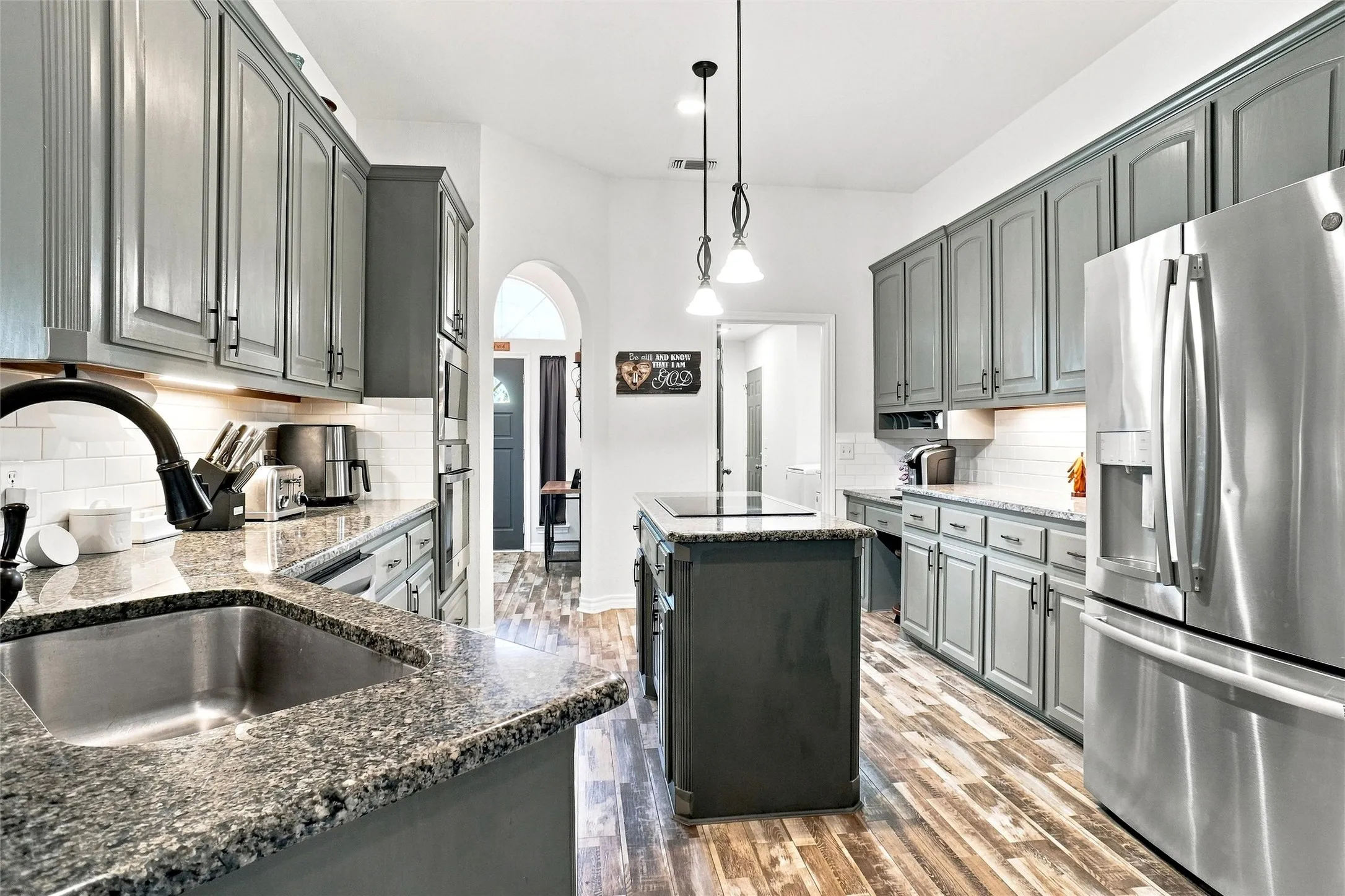 Single Family Residence For Sale in Parker County , 118 Golfers Way, Azle, Texas 76020, 3 Bedroom, 3 Bathroom, 2 Garage spaces, 2,079 Sqft, built in 1999, mls#21364645, Real Estate Agent in Azle, Homes For Sale in Parker county, Homes For Sale in Azle, Realtor in Azle Texas, Real Estate Brokerage Independent Realty Texas, Luminita Cordes Realtor