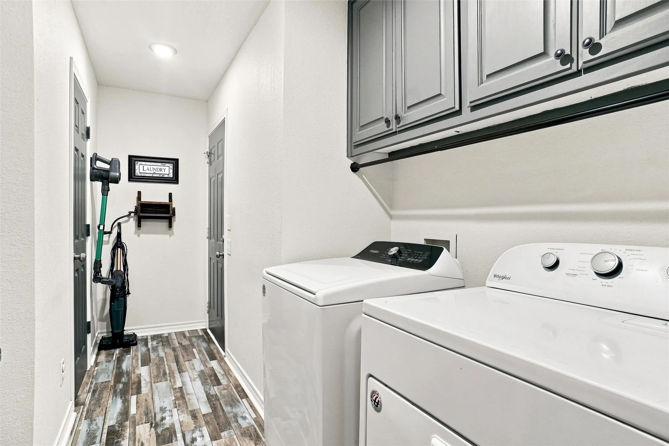 Single Family Residence For Sale in Parker County , 118 Golfers Way, Azle, Texas 76020, 3 Bedroom, 3 Bathroom, 2 Garage spaces, 2,079 Sqft, built in 1999, mls#21364645, Real Estate Agent in Azle, Homes For Sale in Parker county, Homes For Sale in Azle, Realtor in Azle Texas, Real Estate Brokerage Independent Realty Texas, Luminita Cordes Realtor