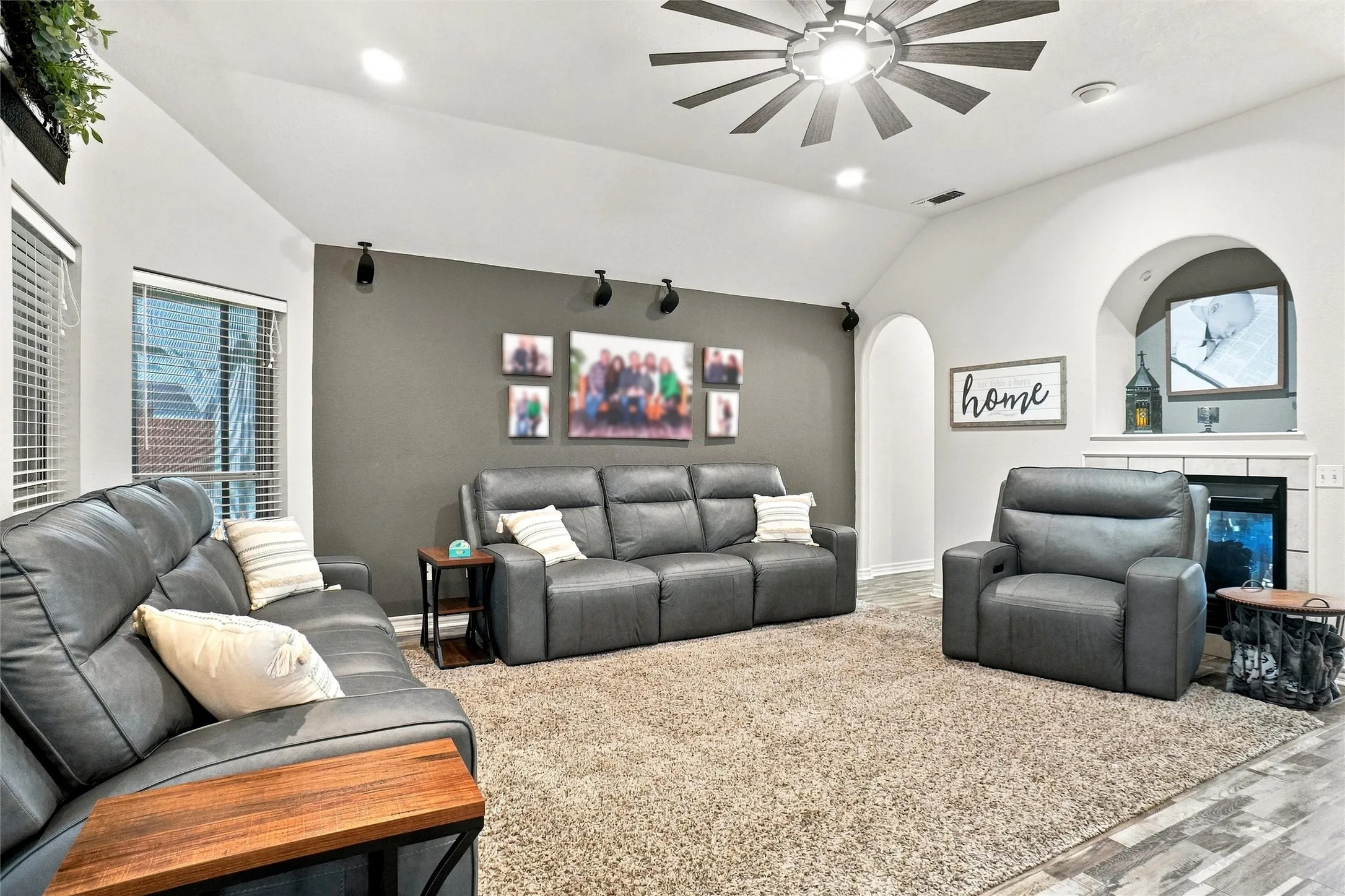 Single Family Residence For Sale in Parker County , 118 Golfers Way, Azle, Texas 76020, 3 Bedroom, 3 Bathroom, 2 Garage spaces, 2,079 Sqft, built in 1999, mls#21364645, Real Estate Agent in Azle, Homes For Sale in Parker county, Homes For Sale in Azle, Realtor in Azle Texas, Real Estate Brokerage Independent Realty Texas, Luminita Cordes Realtor