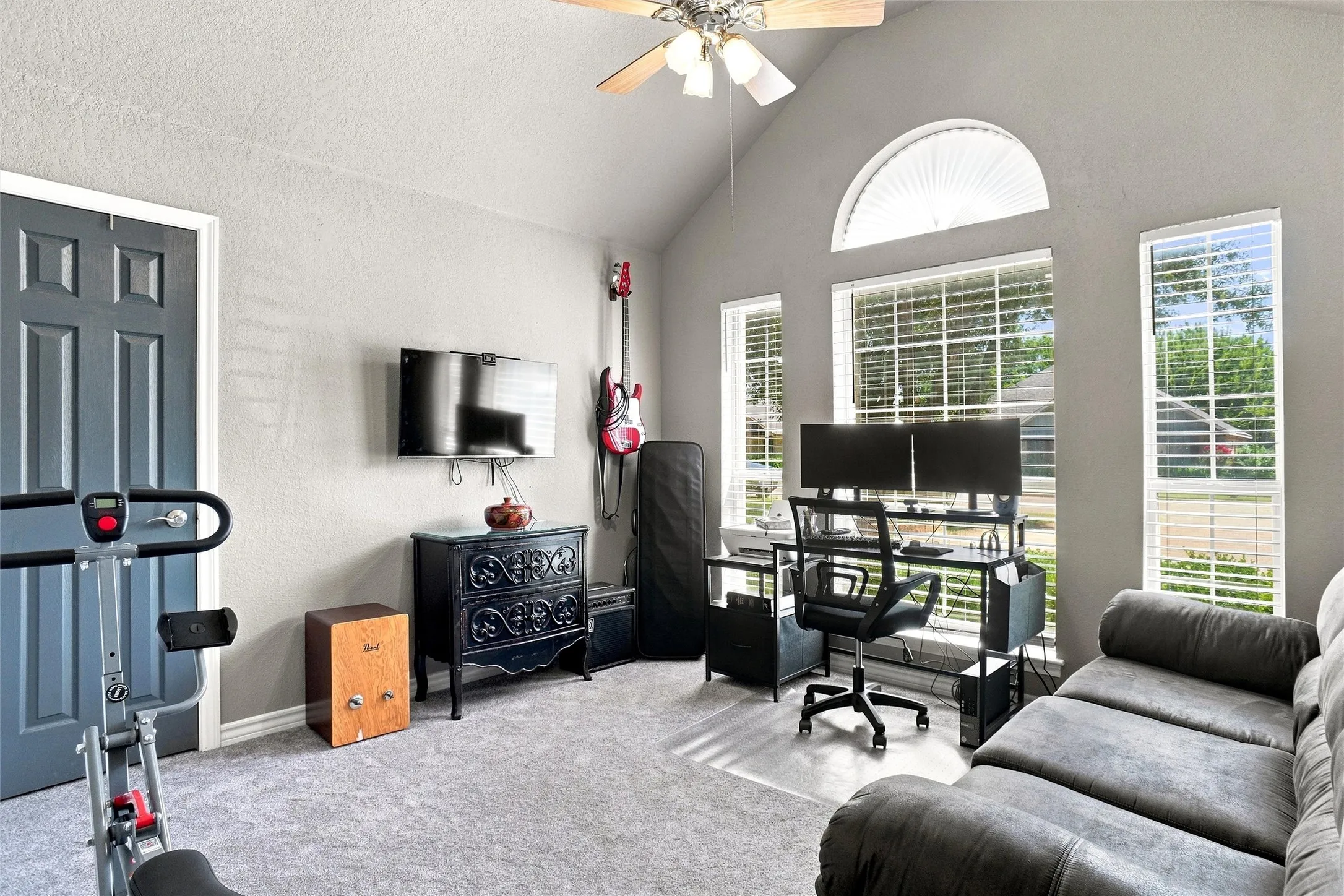 Single Family Residence For Sale in Parker County , 118 Golfers Way, Azle, Texas 76020, 3 Bedroom, 3 Bathroom, 2 Garage spaces, 2,079 Sqft, built in 1999, mls#21364645, Real Estate Agent in Azle, Homes For Sale in Parker county, Homes For Sale in Azle, Realtor in Azle Texas, Real Estate Brokerage Independent Realty Texas, Luminita Cordes Realtor