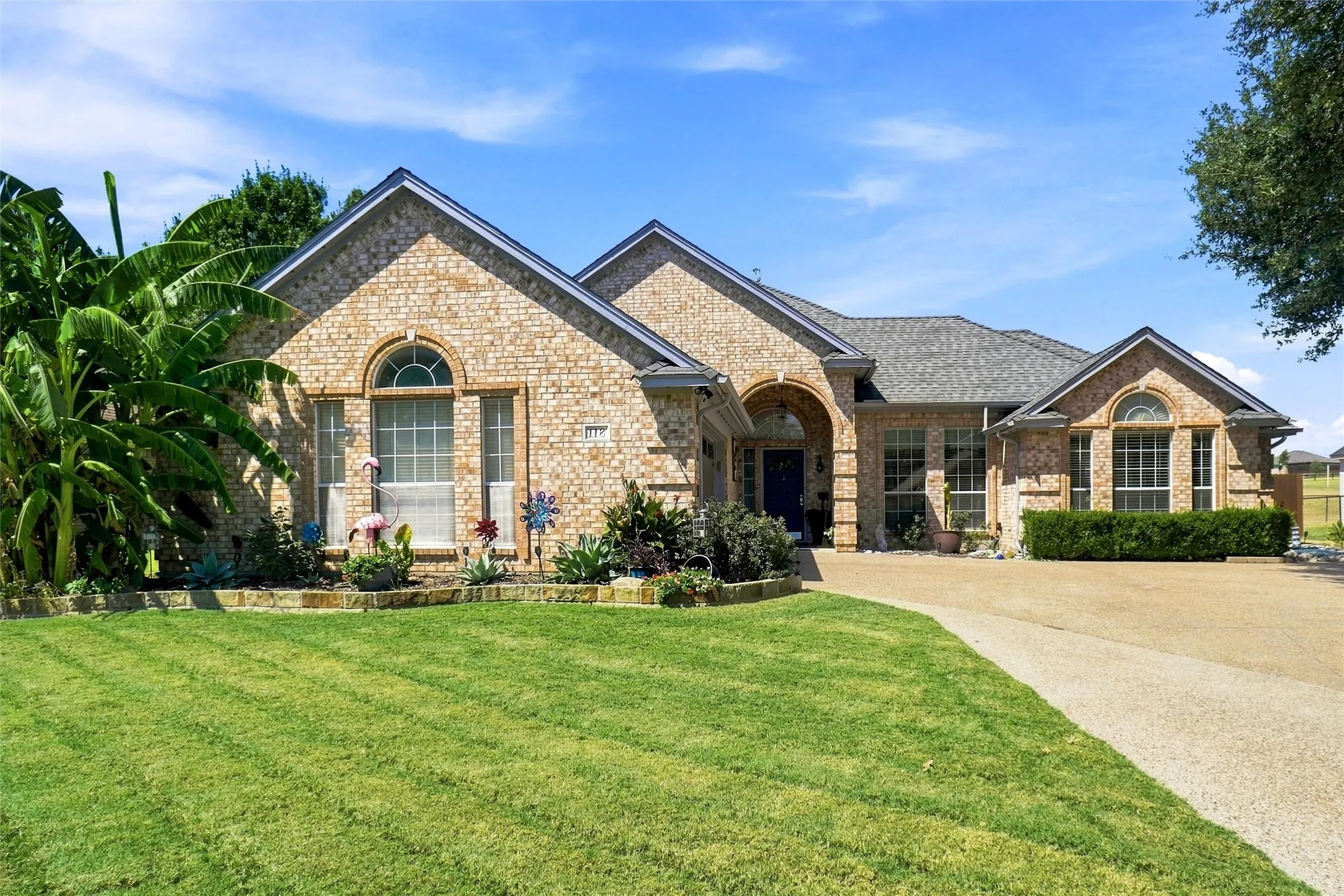 Single Family Residence For Sale in Parker County , 118 Golfers Way, Azle, Texas 76020, 3 Bedroom, 3 Bathroom, 2 Garage spaces, 2,079 Sqft, built in 1999, mls#21364645, Real Estate Agent in Azle, Homes For Sale in Parker county, Homes For Sale in Azle, Realtor in Azle Texas, Real Estate Brokerage Independent Realty Texas, Luminita Cordes Realtor