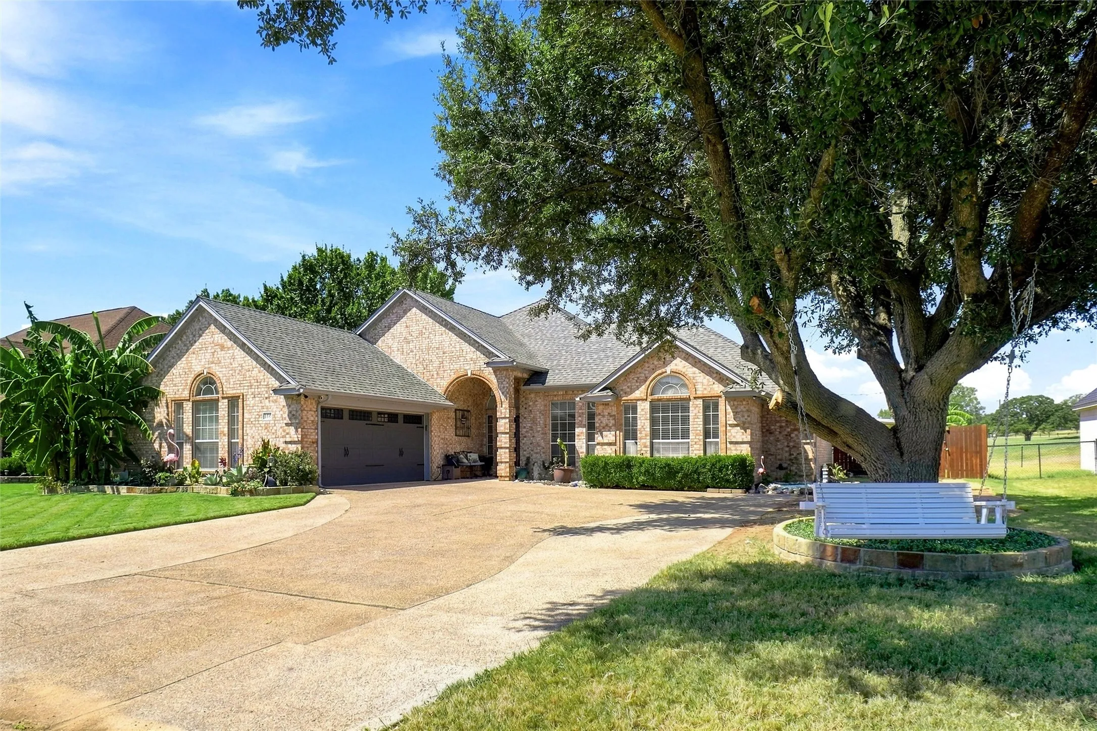 Single Family Residence For Sale in Parker County , 118 Golfers Way, Azle, Texas 76020, 3 Bedroom, 3 Bathroom, 2 Garage spaces, 2,079 Sqft, built in 1999, mls#21364645, Real Estate Agent in Azle, Homes For Sale in Parker county, Homes For Sale in Azle, Realtor in Azle Texas, Real Estate Brokerage Independent Realty Texas, Luminita Cordes Realtor