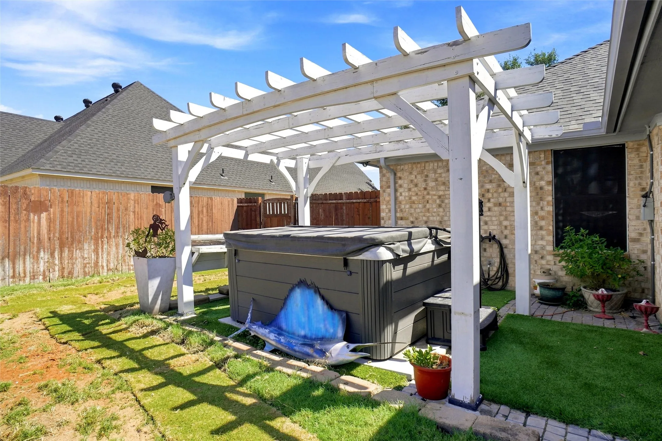 Single Family Residence For Sale in Parker County , 118 Golfers Way, Azle, Texas 76020, 3 Bedroom, 3 Bathroom, 2 Garage spaces, 2,079 Sqft, built in 1999, mls#21364645, Real Estate Agent in Azle, Homes For Sale in Parker county, Homes For Sale in Azle, Realtor in Azle Texas, Real Estate Brokerage Independent Realty Texas, Luminita Cordes Realtor