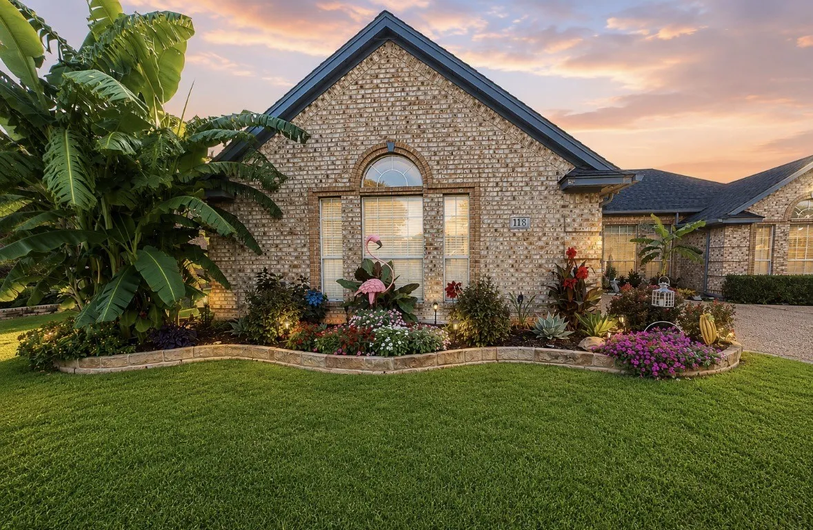 Single Family Residence For Sale in Parker County , 118 Golfers Way, Azle, Texas 76020, 3 Bedroom, 3 Bathroom, 2 Garage spaces, 2,079 Sqft, built in 1999, mls#21364645, Real Estate Agent in Azle, Homes For Sale in Parker county, Homes For Sale in Azle, Realtor in Azle Texas, Real Estate Brokerage Independent Realty Texas, Luminita Cordes Realtor
