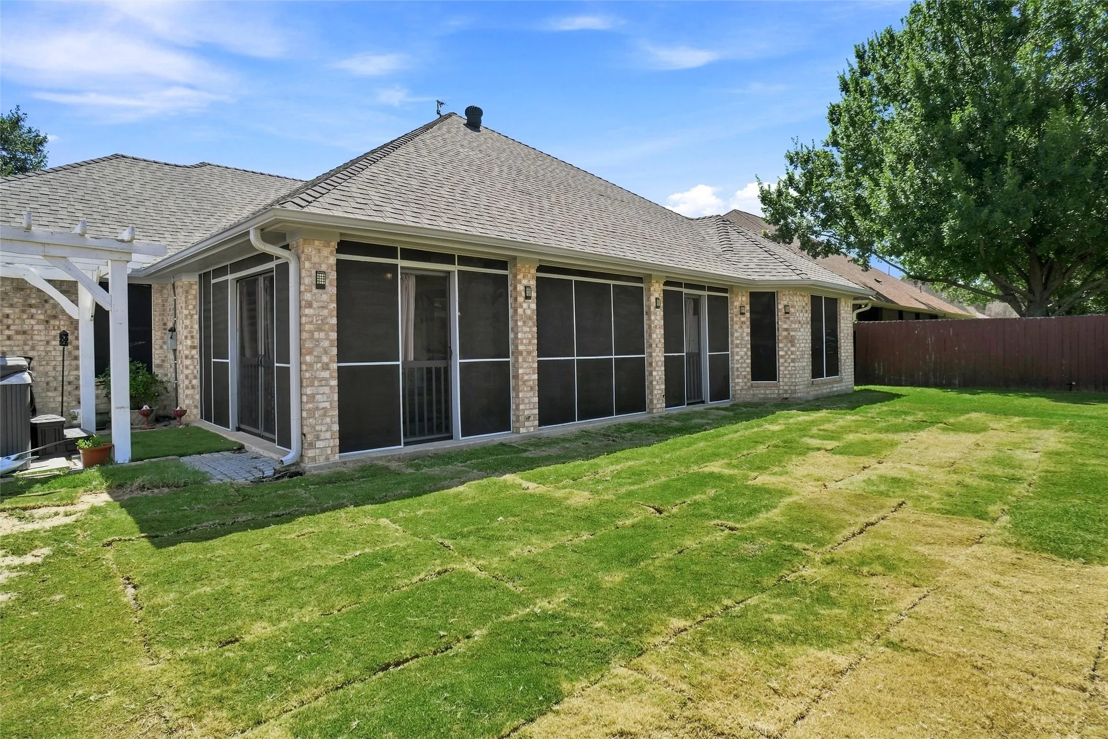 Single Family Residence For Sale in Parker County , 118 Golfers Way, Azle, Texas 76020, 3 Bedroom, 3 Bathroom, 2 Garage spaces, 2,079 Sqft, built in 1999, mls#21364645, Real Estate Agent in Azle, Homes For Sale in Parker county, Homes For Sale in Azle, Realtor in Azle Texas, Real Estate Brokerage Independent Realty Texas, Luminita Cordes Realtor