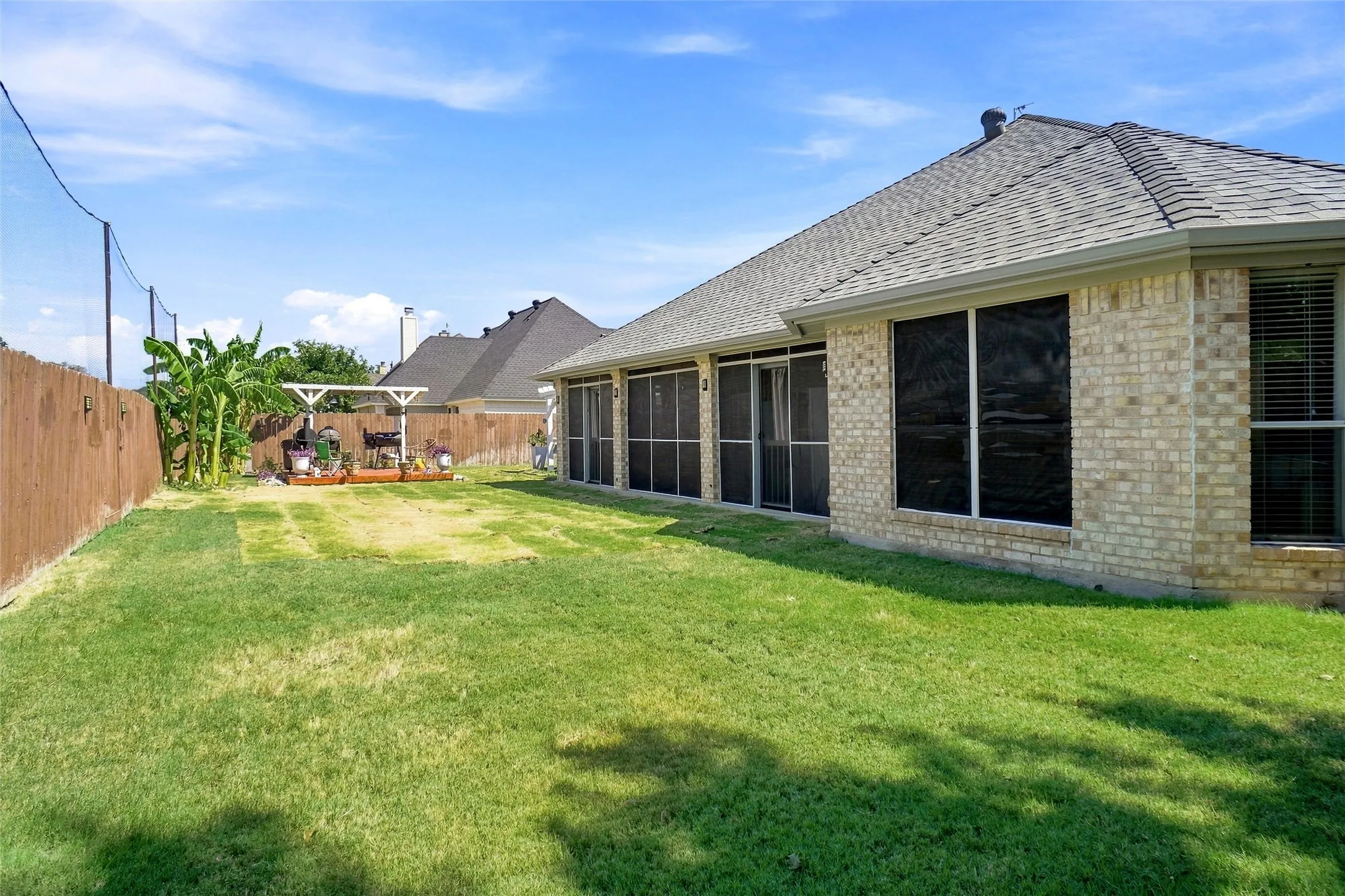Single Family Residence For Sale in Parker County , 118 Golfers Way, Azle, Texas 76020, 3 Bedroom, 3 Bathroom, 2 Garage spaces, 2,079 Sqft, built in 1999, mls#21364645, Real Estate Agent in Azle, Homes For Sale in Parker county, Homes For Sale in Azle, Realtor in Azle Texas, Real Estate Brokerage Independent Realty Texas, Luminita Cordes Realtor