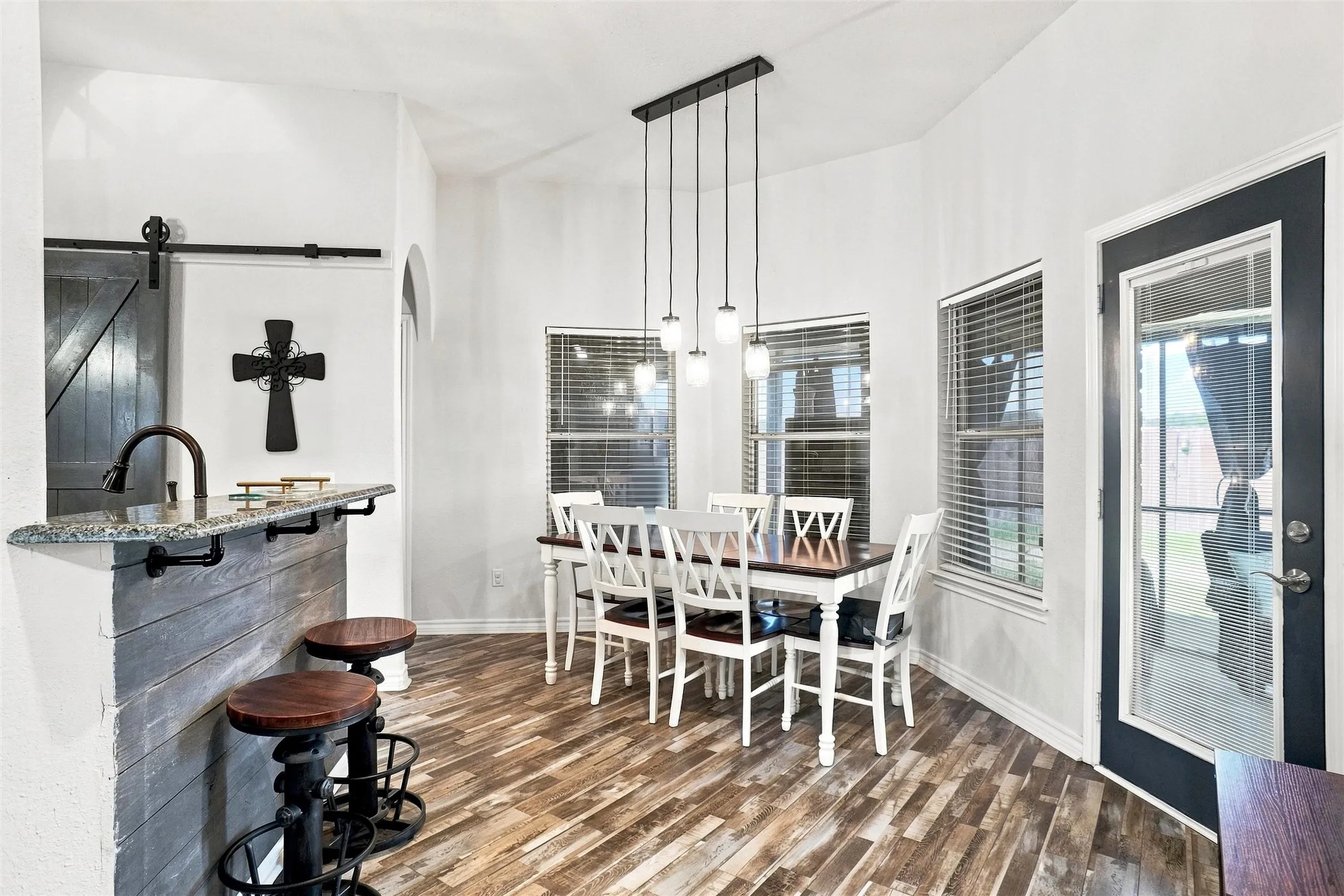 Single Family Residence For Sale in Parker County , 118 Golfers Way, Azle, Texas 76020, 3 Bedroom, 3 Bathroom, 2 Garage spaces, 2,079 Sqft, built in 1999, mls#21364645, Real Estate Agent in Azle, Homes For Sale in Parker county, Homes For Sale in Azle, Realtor in Azle Texas, Real Estate Brokerage Independent Realty Texas, Luminita Cordes Realtor
