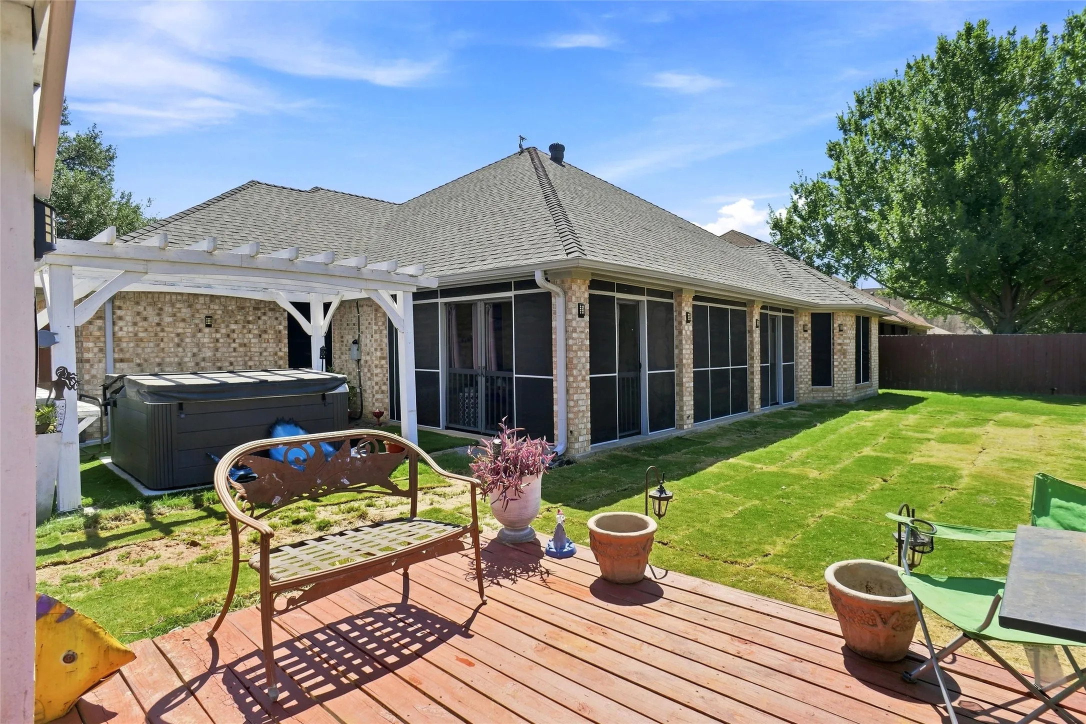 Single Family Residence For Sale in Parker County , 118 Golfers Way, Azle, Texas 76020, 3 Bedroom, 3 Bathroom, 2 Garage spaces, 2,079 Sqft, built in 1999, mls#21364645, Real Estate Agent in Azle, Homes For Sale in Parker county, Homes For Sale in Azle, Realtor in Azle Texas, Real Estate Brokerage Independent Realty Texas, Luminita Cordes Realtor