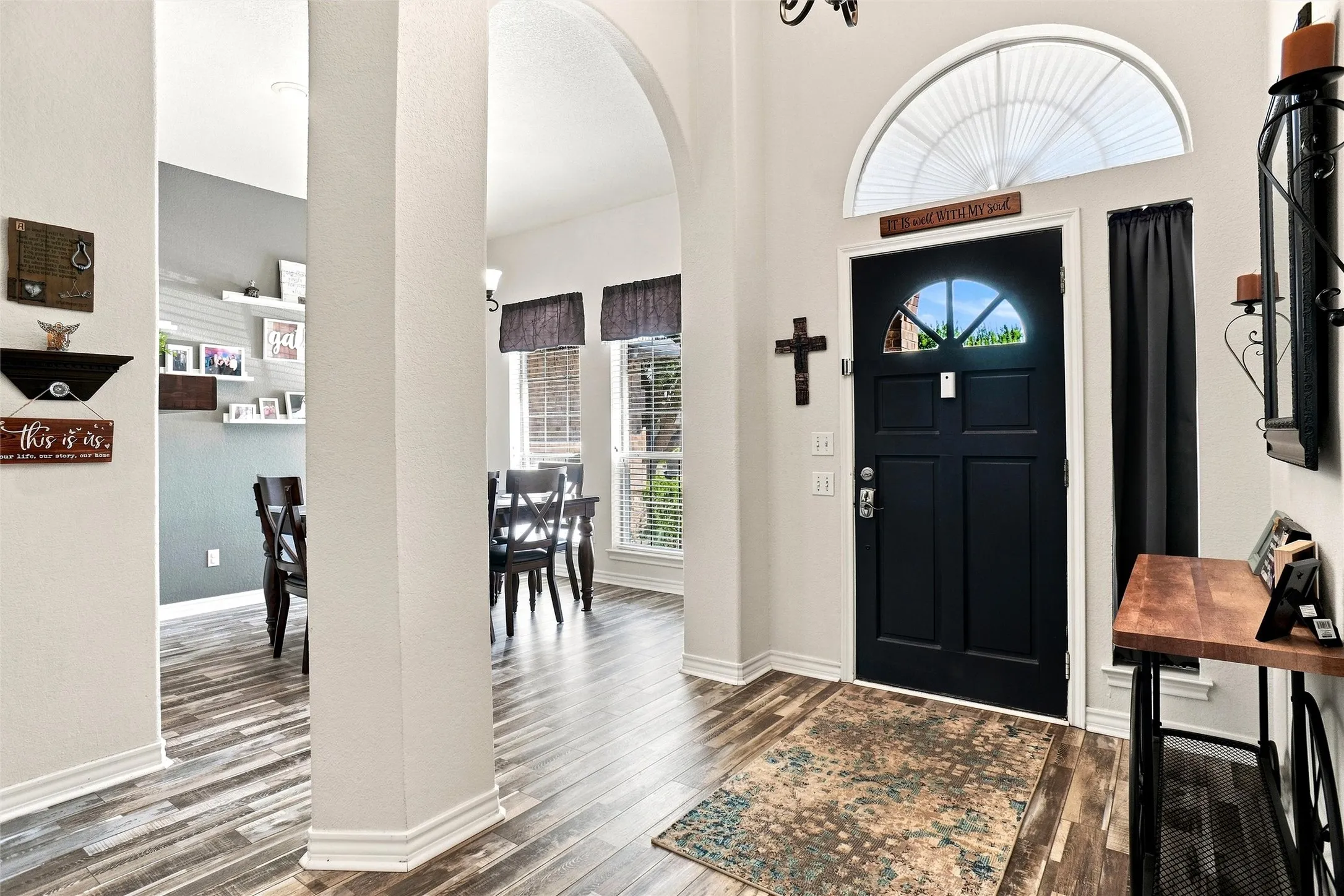 Single Family Residence For Sale in Parker County , 118 Golfers Way, Azle, Texas 76020, 3 Bedroom, 3 Bathroom, 2 Garage spaces, 2,079 Sqft, built in 1999, mls#21364645, Real Estate Agent in Azle, Homes For Sale in Parker county, Homes For Sale in Azle, Realtor in Azle Texas, Real Estate Brokerage Independent Realty Texas, Luminita Cordes Realtor