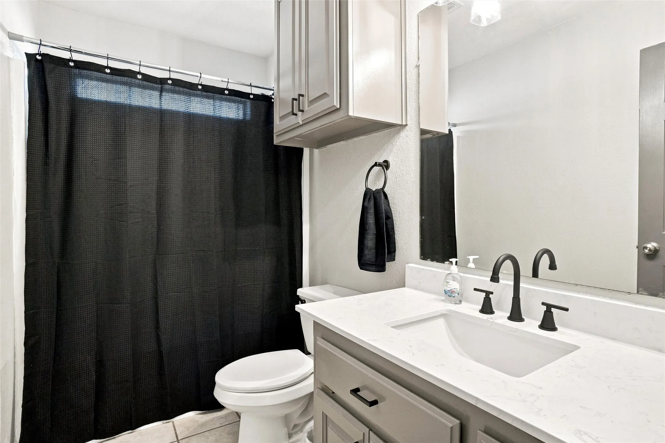 Single Family Residence For Sale in Parker County , 118 Golfers Way, Azle, Texas 76020, 3 Bedroom, 3 Bathroom, 2 Garage spaces, 2,079 Sqft, built in 1999, mls#21364645, Real Estate Agent in Azle, Homes For Sale in Parker county, Homes For Sale in Azle, Realtor in Azle Texas, Real Estate Brokerage Independent Realty Texas, Luminita Cordes Realtor