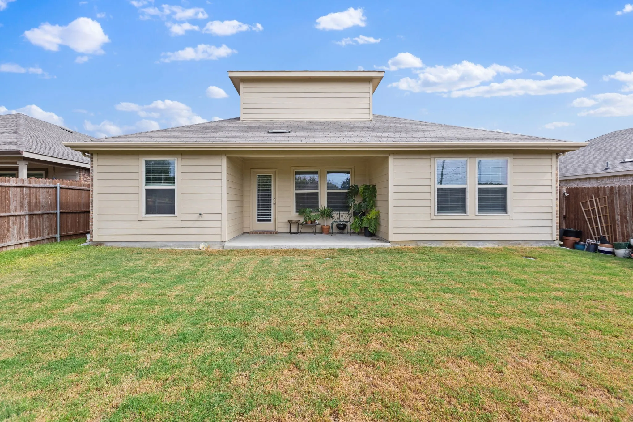 Single Family Residence For Sale in Denton County , 1012 Euston Street, Denton, Texas 76209, 4 Bedroom, 3 Bathroom, 2 Garage spaces, 2,337 Sqft, built in 2021, mls#21362946, Real Estate Agent in Denton, Homes For Sale in Denton county, Homes For Sale in Denton, Realtor in Denton Texas, Real Estate Brokerage Independent Realty Texas, Luminita Cordes Realtor