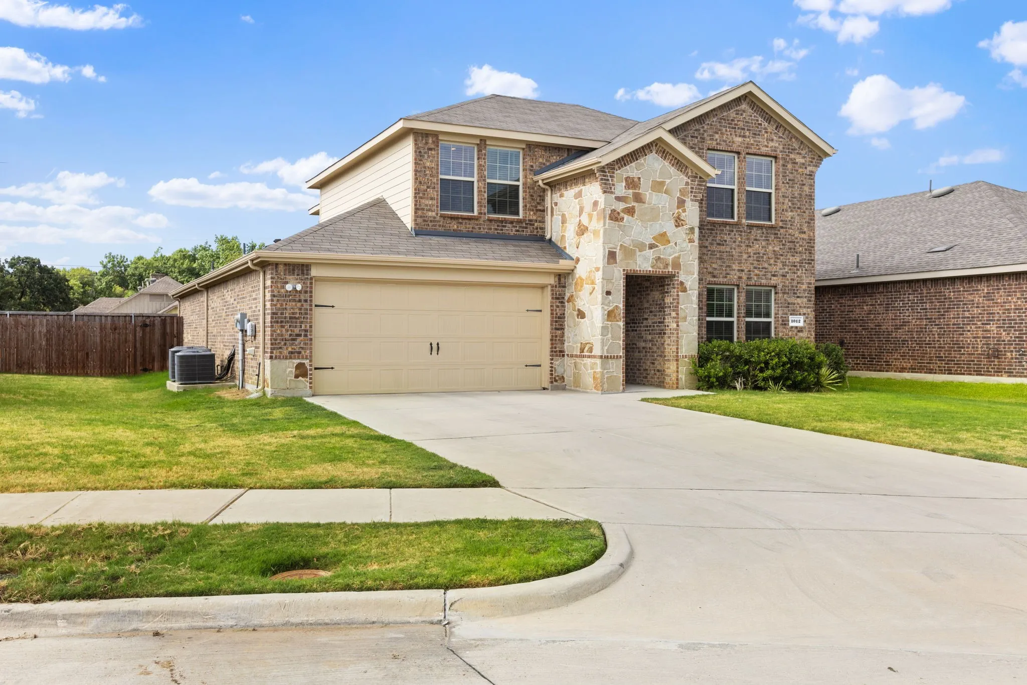Single Family Residence For Sale in Denton County , 1012 Euston Street, Denton, Texas 76209, 4 Bedroom, 3 Bathroom, 2 Garage spaces, 2,337 Sqft, built in 2021, mls#21362946, Real Estate Agent in Denton, Homes For Sale in Denton county, Homes For Sale in Denton, Realtor in Denton Texas, Real Estate Brokerage Independent Realty Texas, Luminita Cordes Realtor