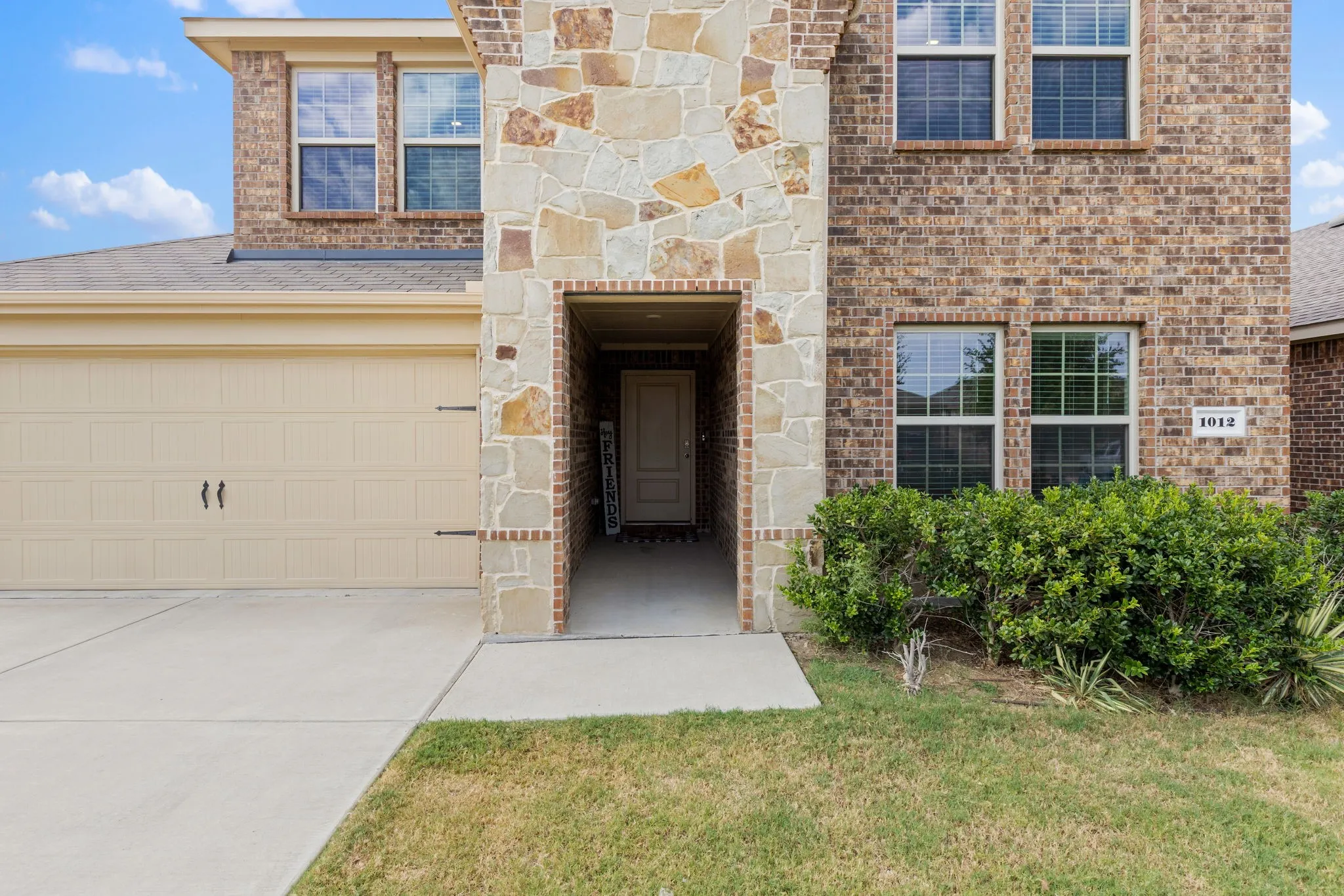 Single Family Residence For Sale in Denton County , 1012 Euston Street, Denton, Texas 76209, 4 Bedroom, 3 Bathroom, 2 Garage spaces, 2,337 Sqft, built in 2021, mls#21362946, Real Estate Agent in Denton, Homes For Sale in Denton county, Homes For Sale in Denton, Realtor in Denton Texas, Real Estate Brokerage Independent Realty Texas, Luminita Cordes Realtor