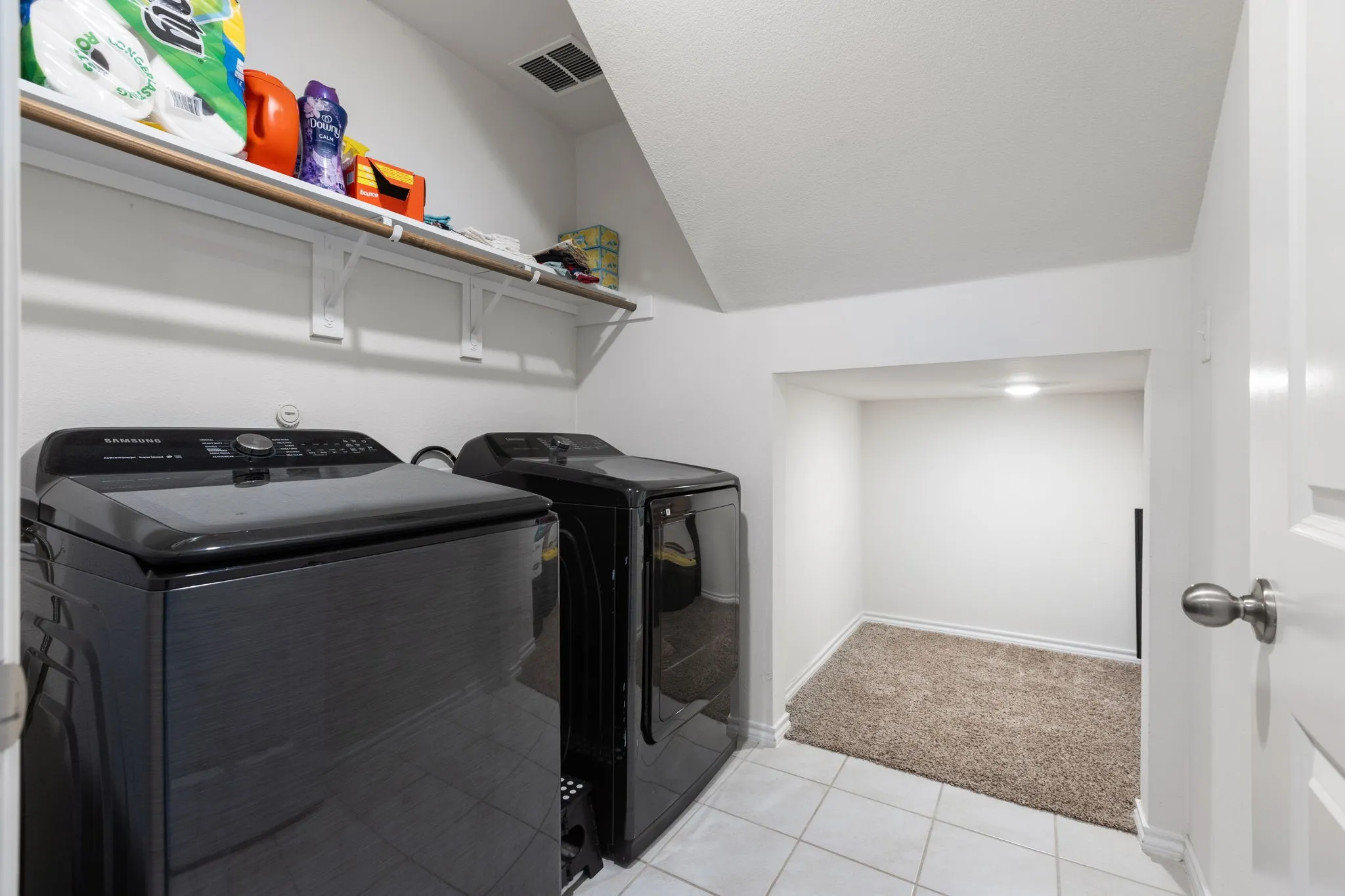 Single Family Residence For Sale in Denton County , 1012 Euston Street, Denton, Texas 76209, 4 Bedroom, 3 Bathroom, 2 Garage spaces, 2,337 Sqft, built in 2021, mls#21362946, Real Estate Agent in Denton, Homes For Sale in Denton county, Homes For Sale in Denton, Realtor in Denton Texas, Real Estate Brokerage Independent Realty Texas, Luminita Cordes Realtor