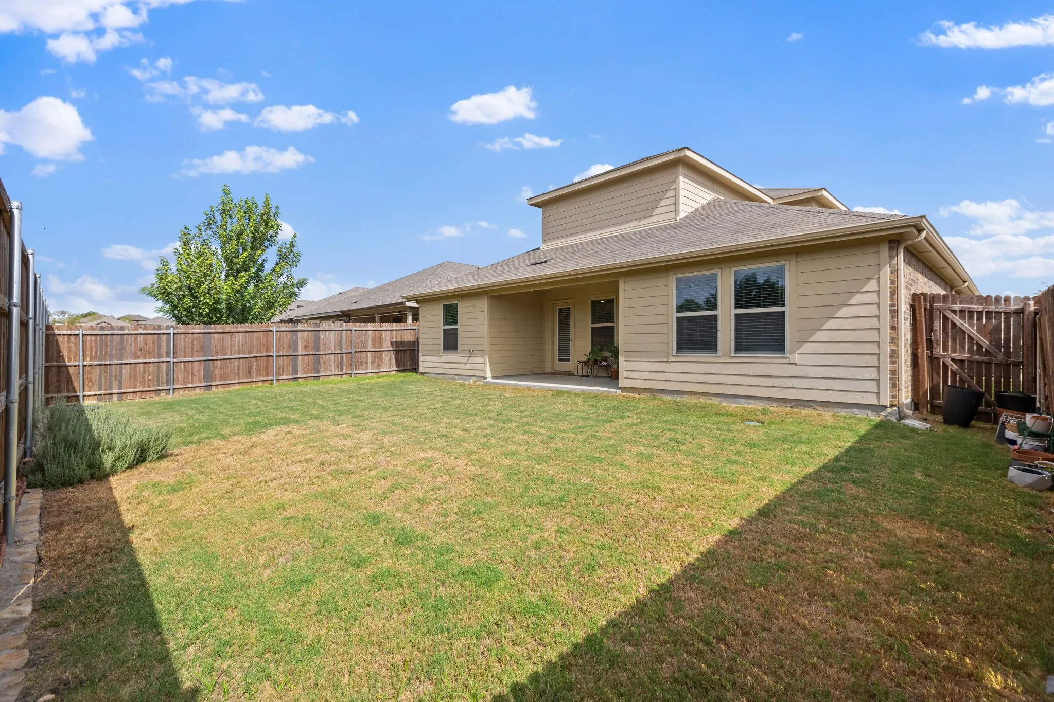 Single Family Residence For Sale in Denton County , 1012 Euston Street, Denton, Texas 76209, 4 Bedroom, 3 Bathroom, 2 Garage spaces, 2,337 Sqft, built in 2021, mls#21362946, Real Estate Agent in Denton, Homes For Sale in Denton county, Homes For Sale in Denton, Realtor in Denton Texas, Real Estate Brokerage Independent Realty Texas, Luminita Cordes Realtor