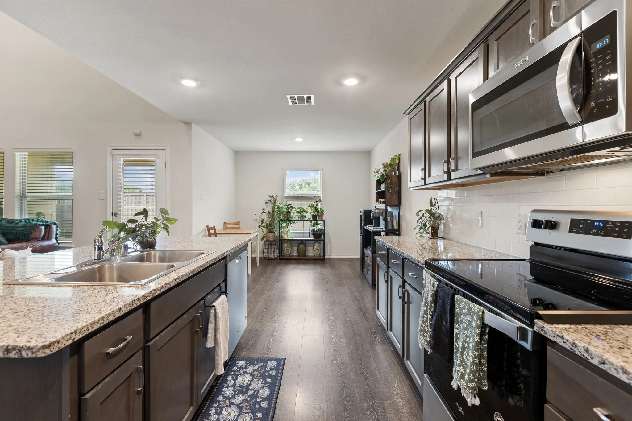 Single Family Residence For Sale in Denton County , 1012 Euston Street, Denton, Texas 76209, 4 Bedroom, 3 Bathroom, 2 Garage spaces, 2,337 Sqft, built in 2021, mls#21362946, Real Estate Agent in Denton, Homes For Sale in Denton county, Homes For Sale in Denton, Realtor in Denton Texas, Real Estate Brokerage Independent Realty Texas, Luminita Cordes Realtor