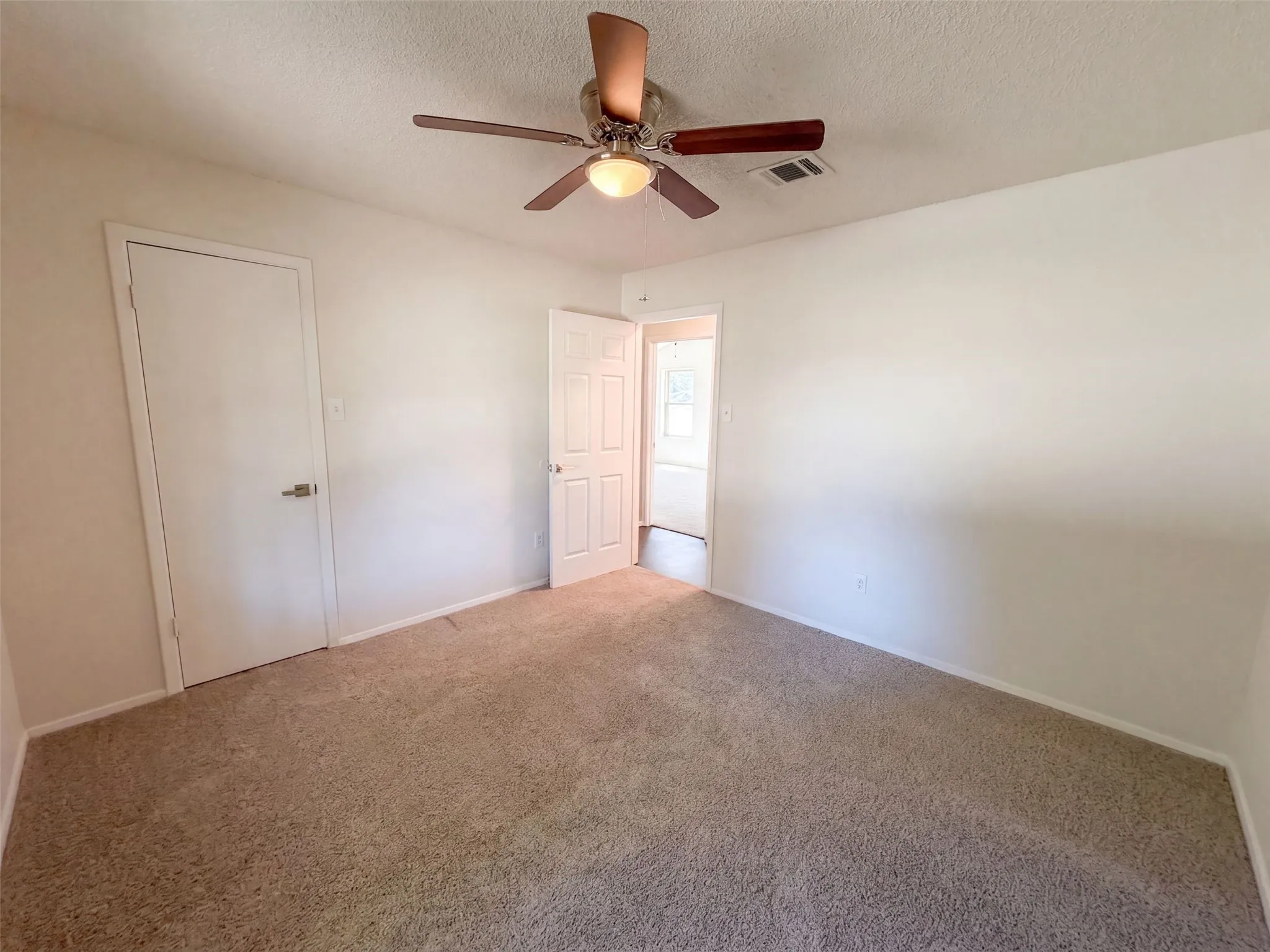 Single Family Residence For Sale in Mc Lennan County , 309 Applewood Lane, Hewitt, Texas 76643, 3 Bedroom, 2 Bathroom, 2 Garage spaces, 1,556 Sqft, built in 1985, mls#21365613, Real Estate Agent in Hewitt, Homes For Sale in Mc Lennan county, Homes For Sale in Hewitt, Realtor in Hewitt Texas, Real Estate Brokerage Independent Realty Texas, Luminita Cordes Realtor