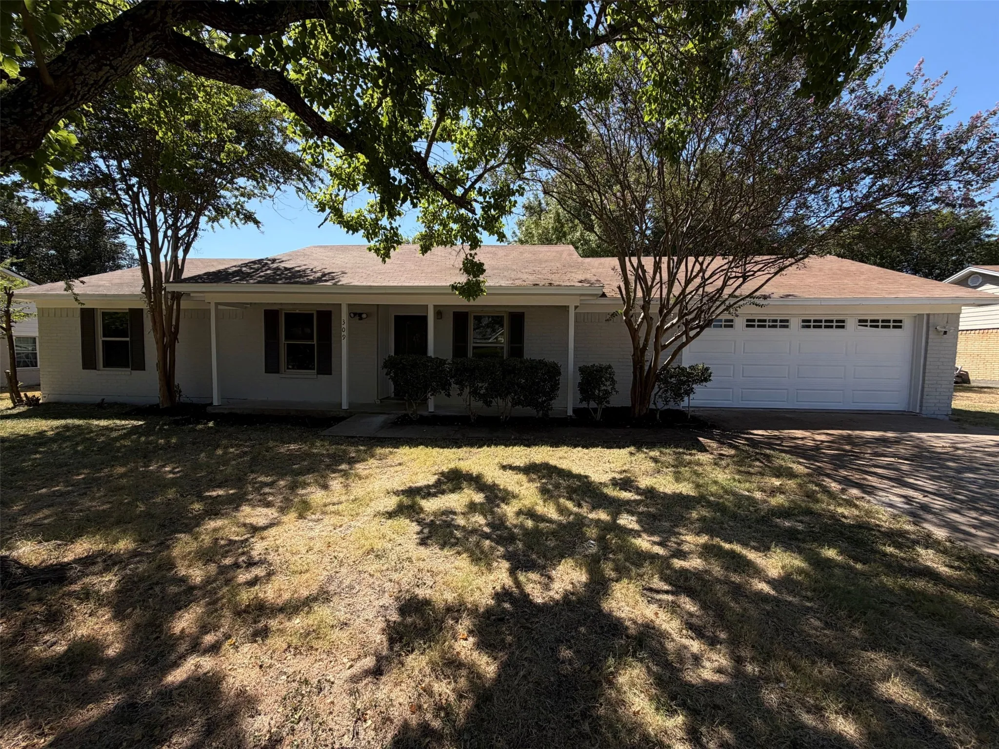 Single Family Residence For Sale in Mc Lennan County , 309 Applewood Lane, Hewitt, Texas 76643, 3 Bedroom, 2 Bathroom, 2 Garage spaces, 1,556 Sqft, built in 1985, mls#21365613, Real Estate Agent in Hewitt, Homes For Sale in Mc Lennan county, Homes For Sale in Hewitt, Realtor in Hewitt Texas, Real Estate Brokerage Independent Realty Texas, Luminita Cordes Realtor